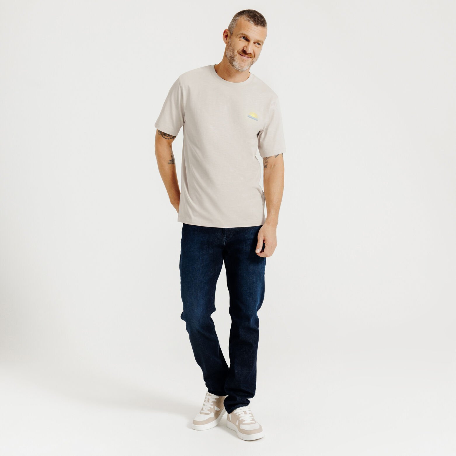 Tee shirt mati&egrave;re flamm&eacute;e broderie poitrine