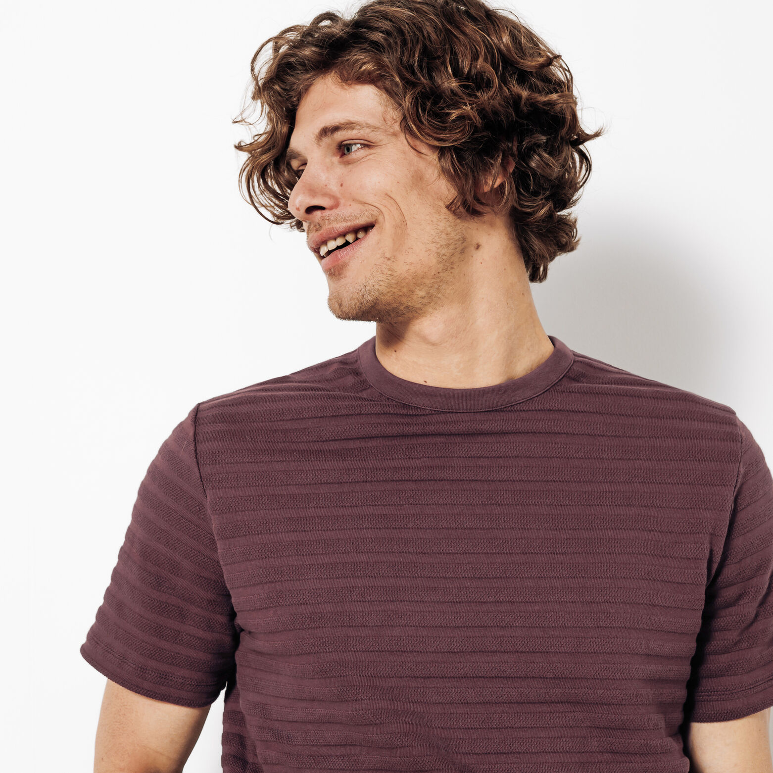 T-shirt met ronde hals in reli&euml;fstof