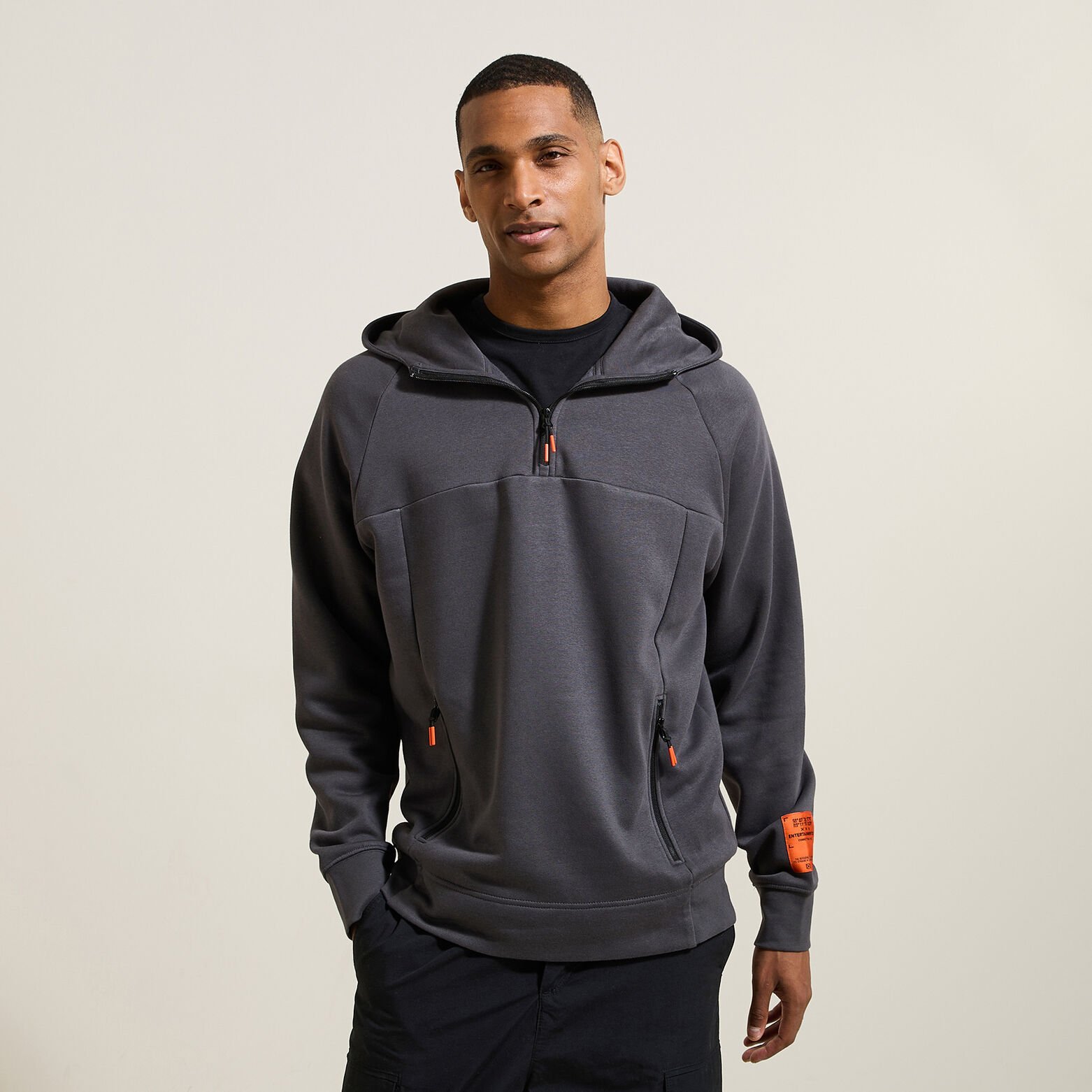 Sweat &agrave; capuche mati&egrave;re technique