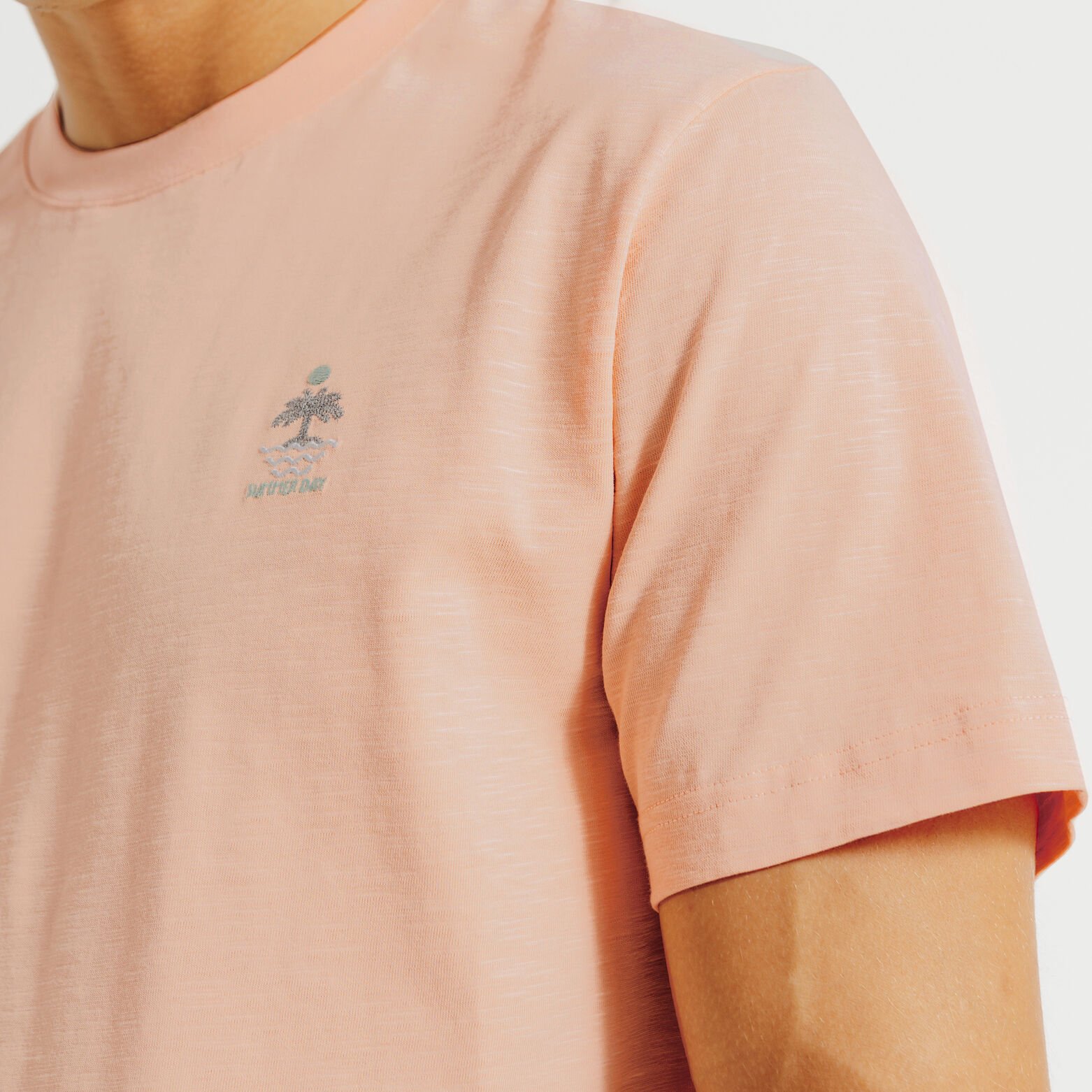 Tee shirt mati&egrave;re flamm&eacute;e broderie poitrine