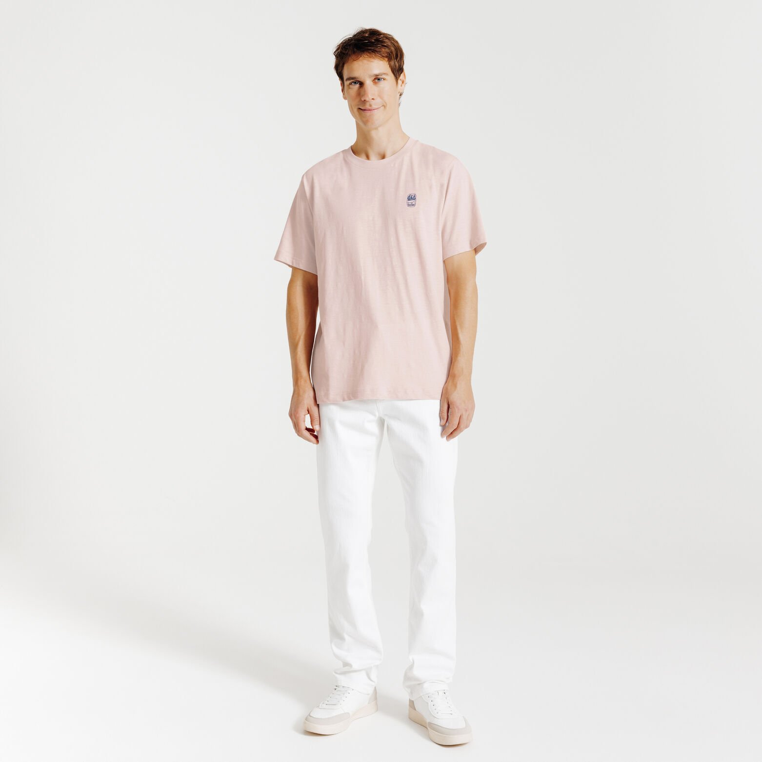 T-shirt in gevlamde stof met borduursel op de bors