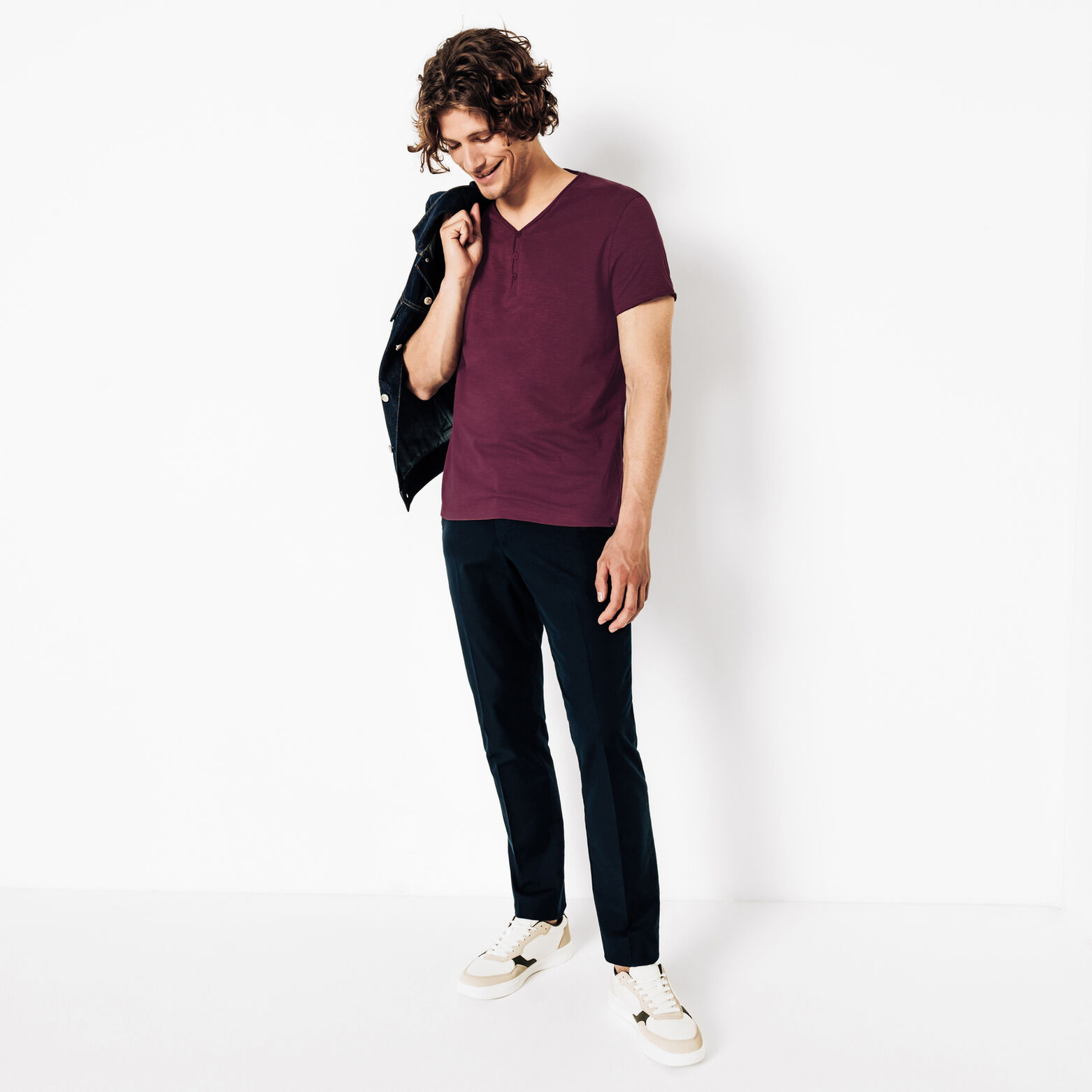 Tee shirt col tunisien mati&egrave;re flamm&eacute;e