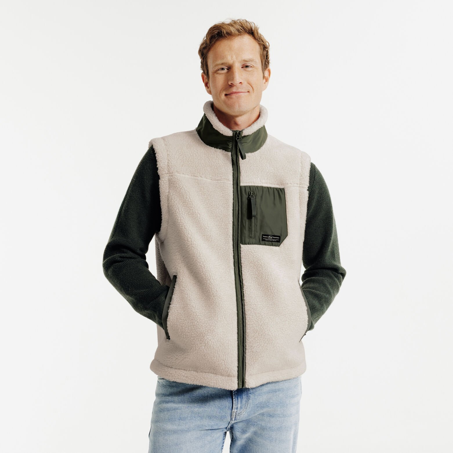 Veste sans manche en sherpa contrast&eacute;e