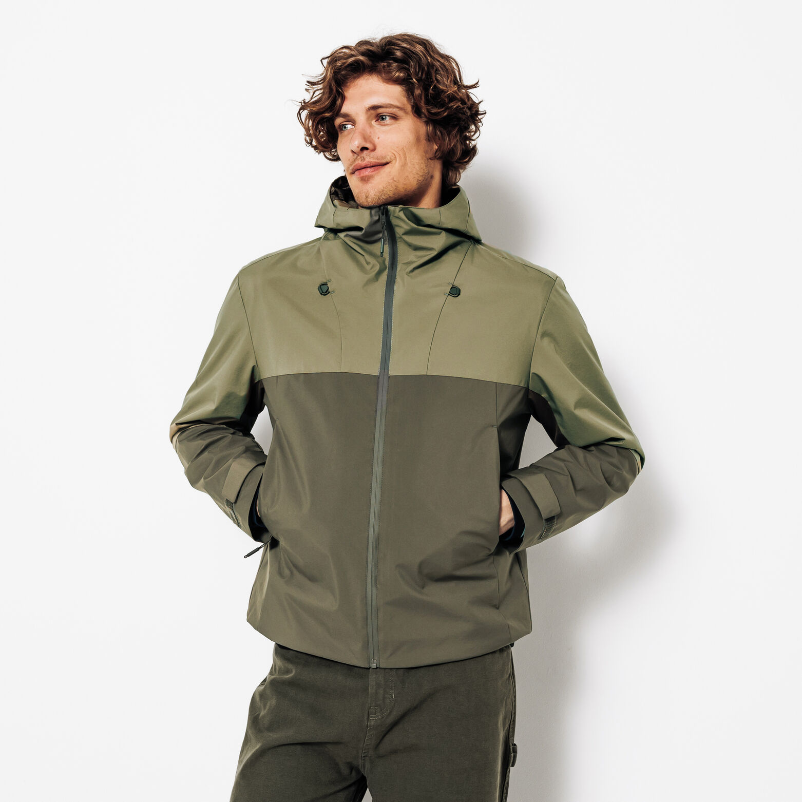 Blouson technique l&eacute;ger &agrave; capuche