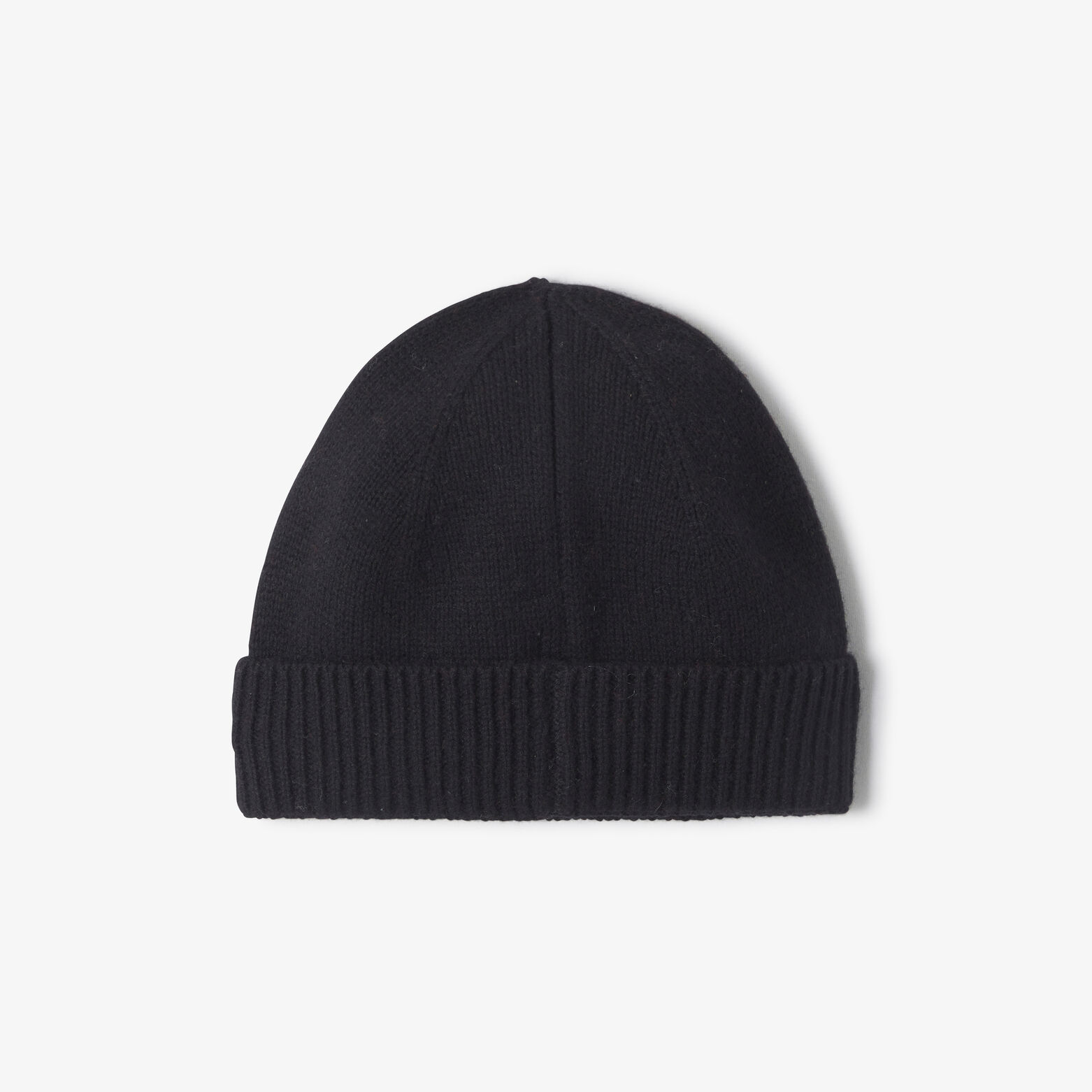 Bonnet contenant du cachemire