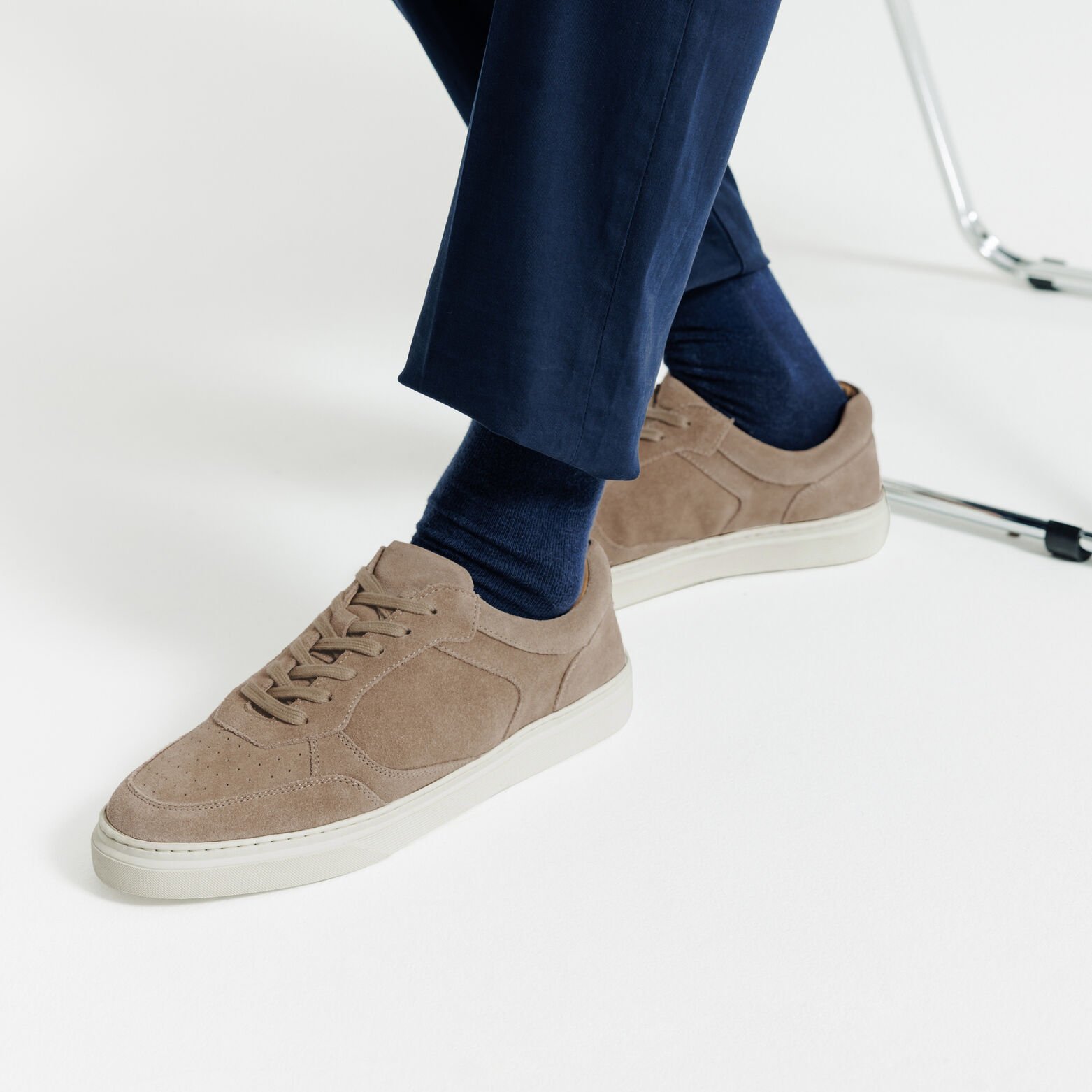 Baskets en cuir su&egrave;de