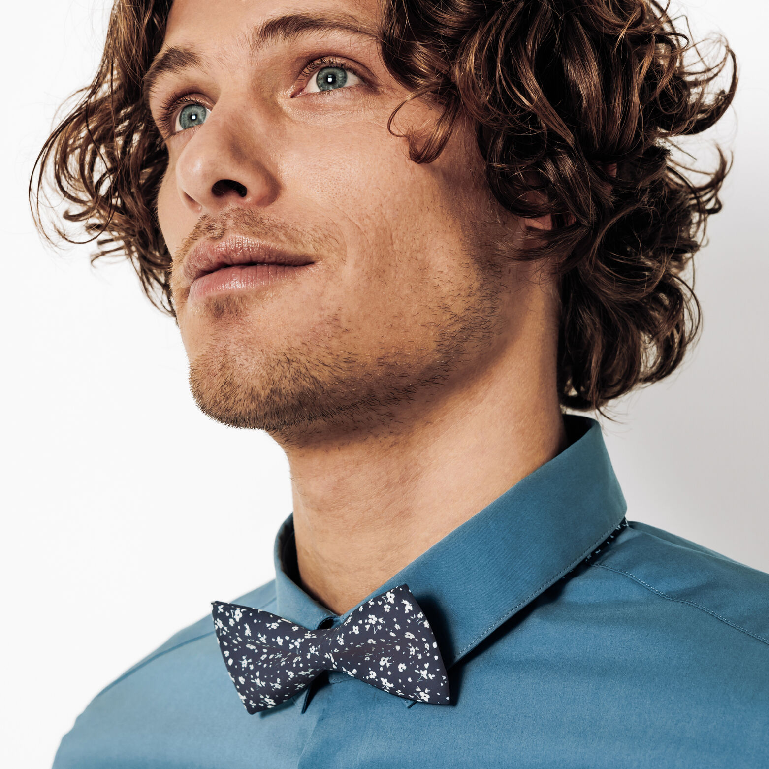 N&oelig;ud papillon fleuri