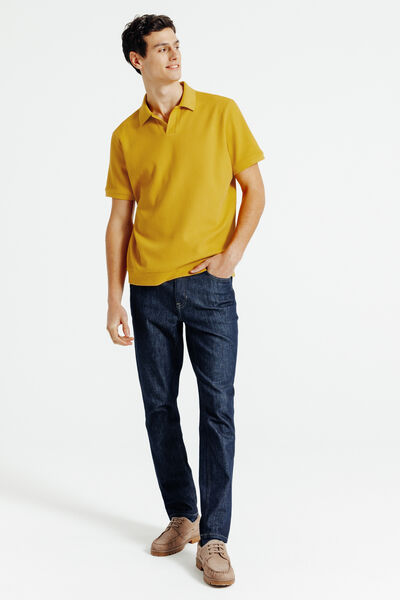 Polo manches courtes textur&eacute; col resort