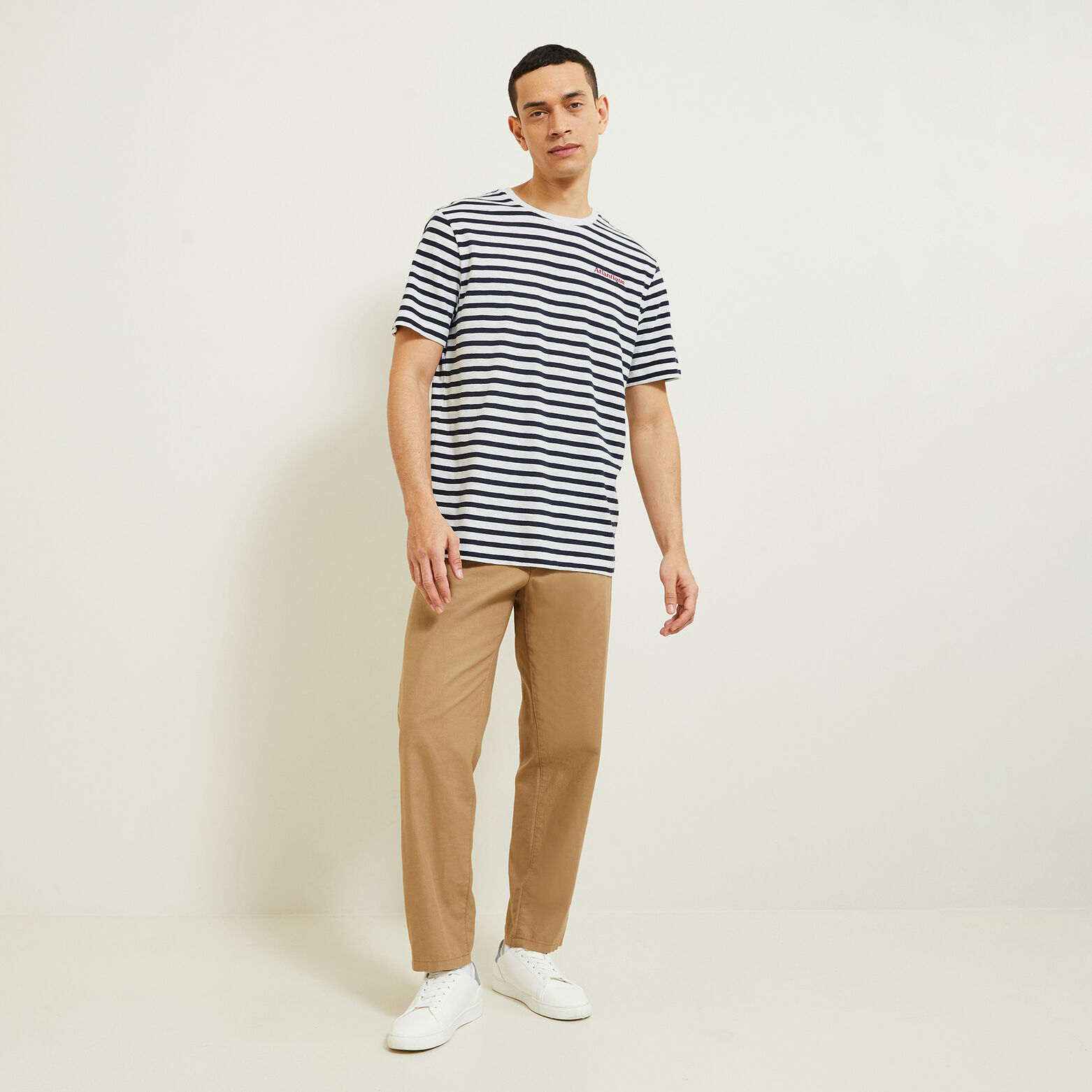 Geborduurde marine-T-shirt