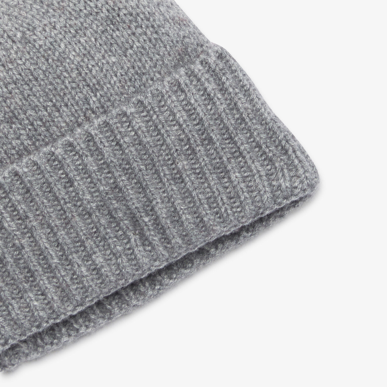 Bonnet contenant du cachemire