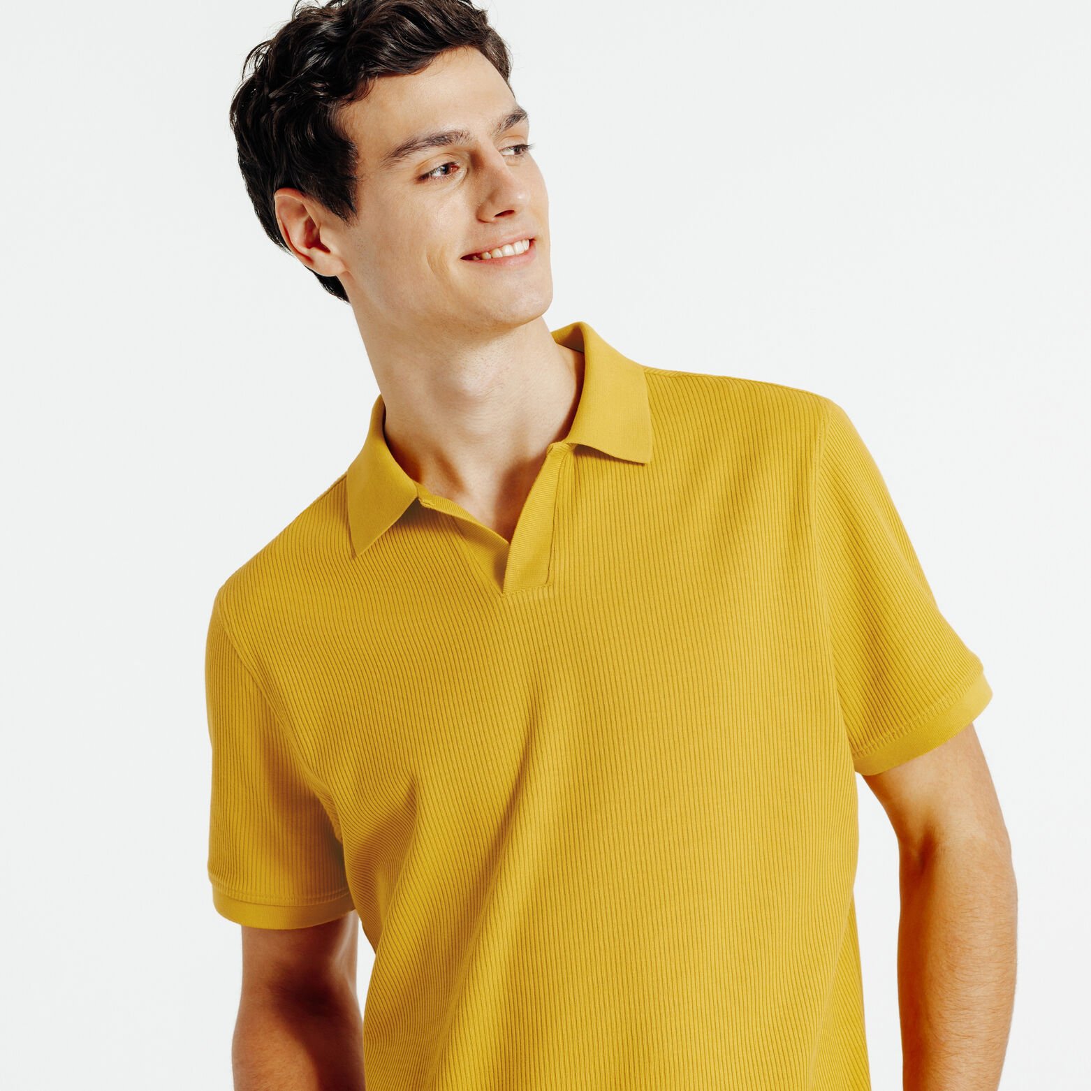 Polo manches courtes textur&eacute; col resort