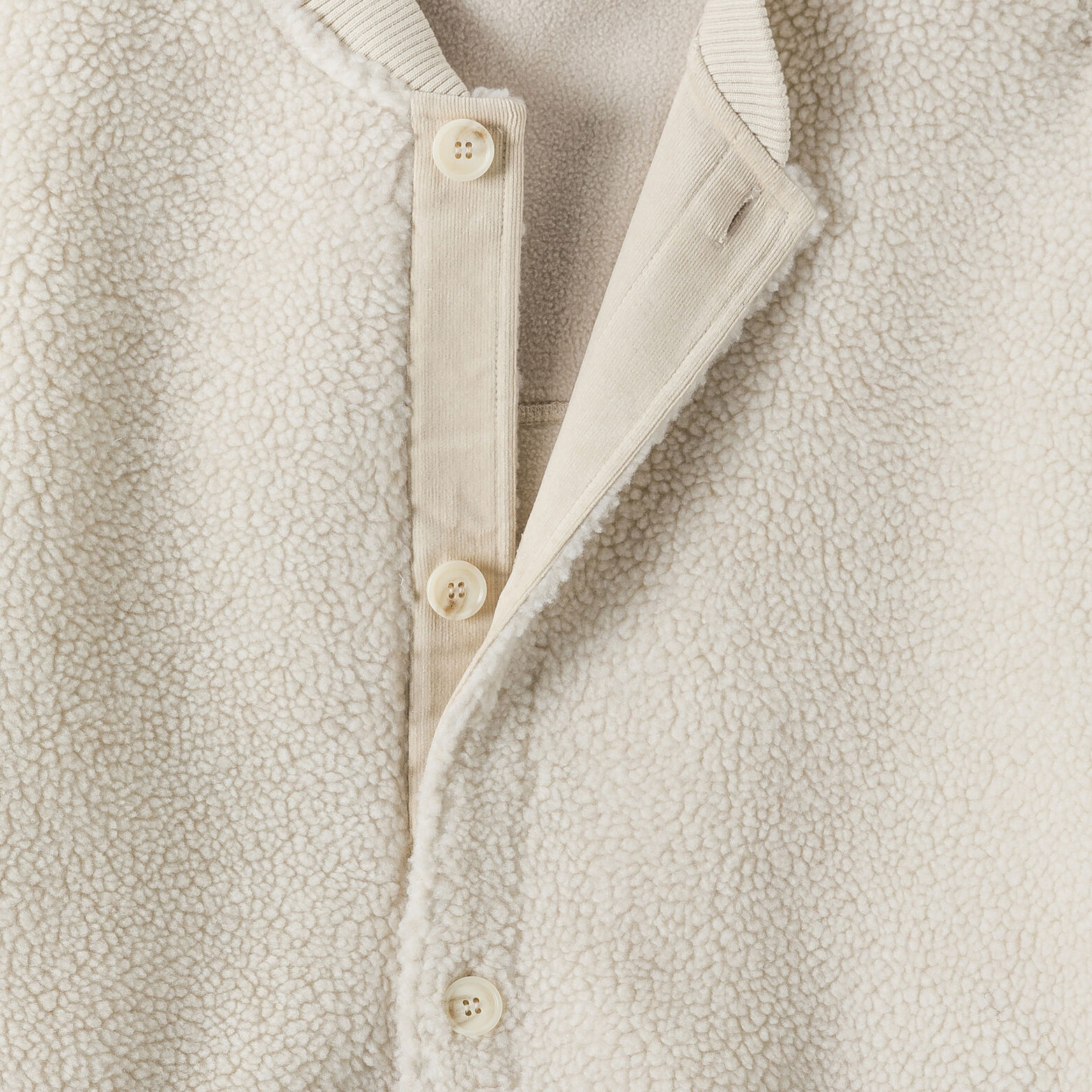 Sweat boutonn&eacute; en sherpa