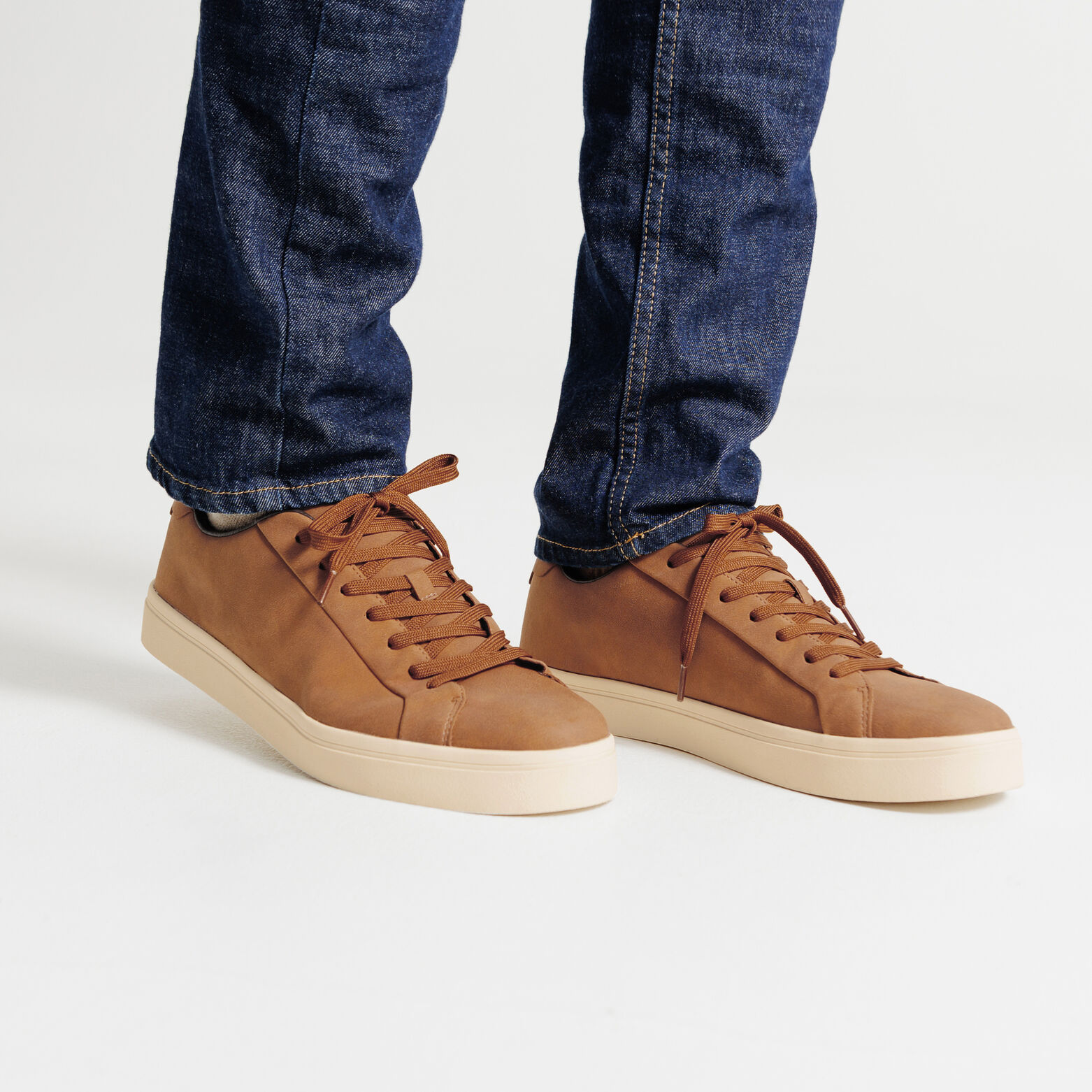 Baskets basiques &agrave; lacets