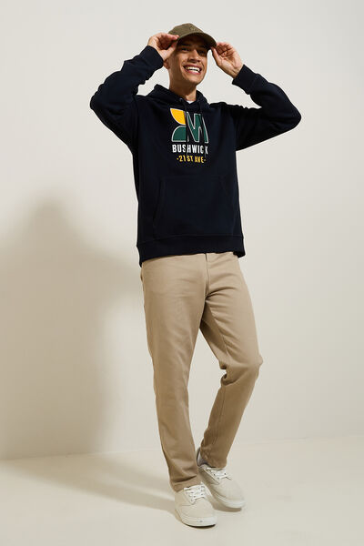 Sweat &agrave; capuche patch et broderie devant