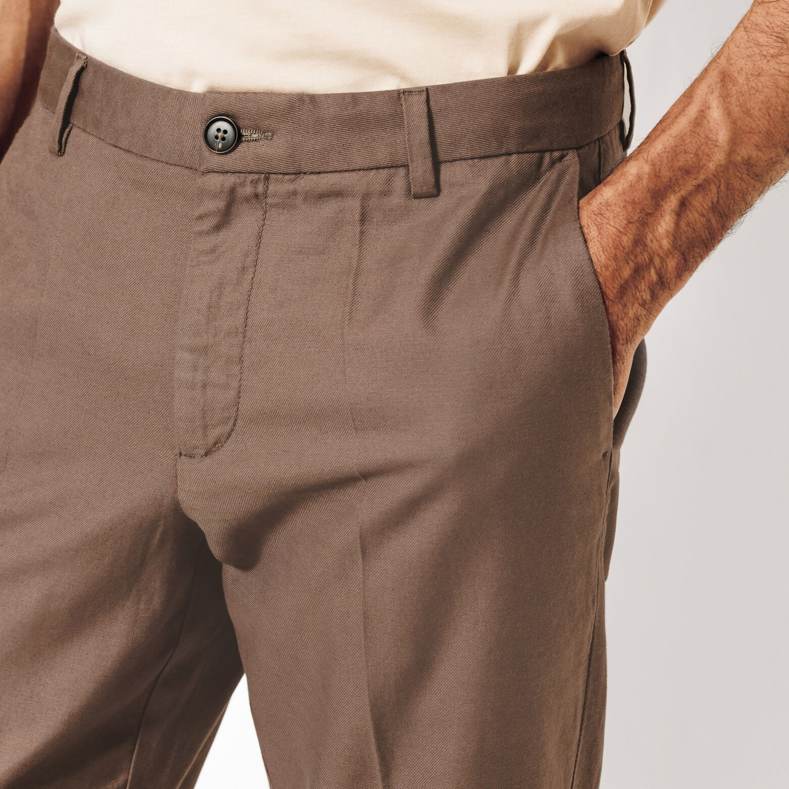 Regular fit chinobroek in katoen en linnen