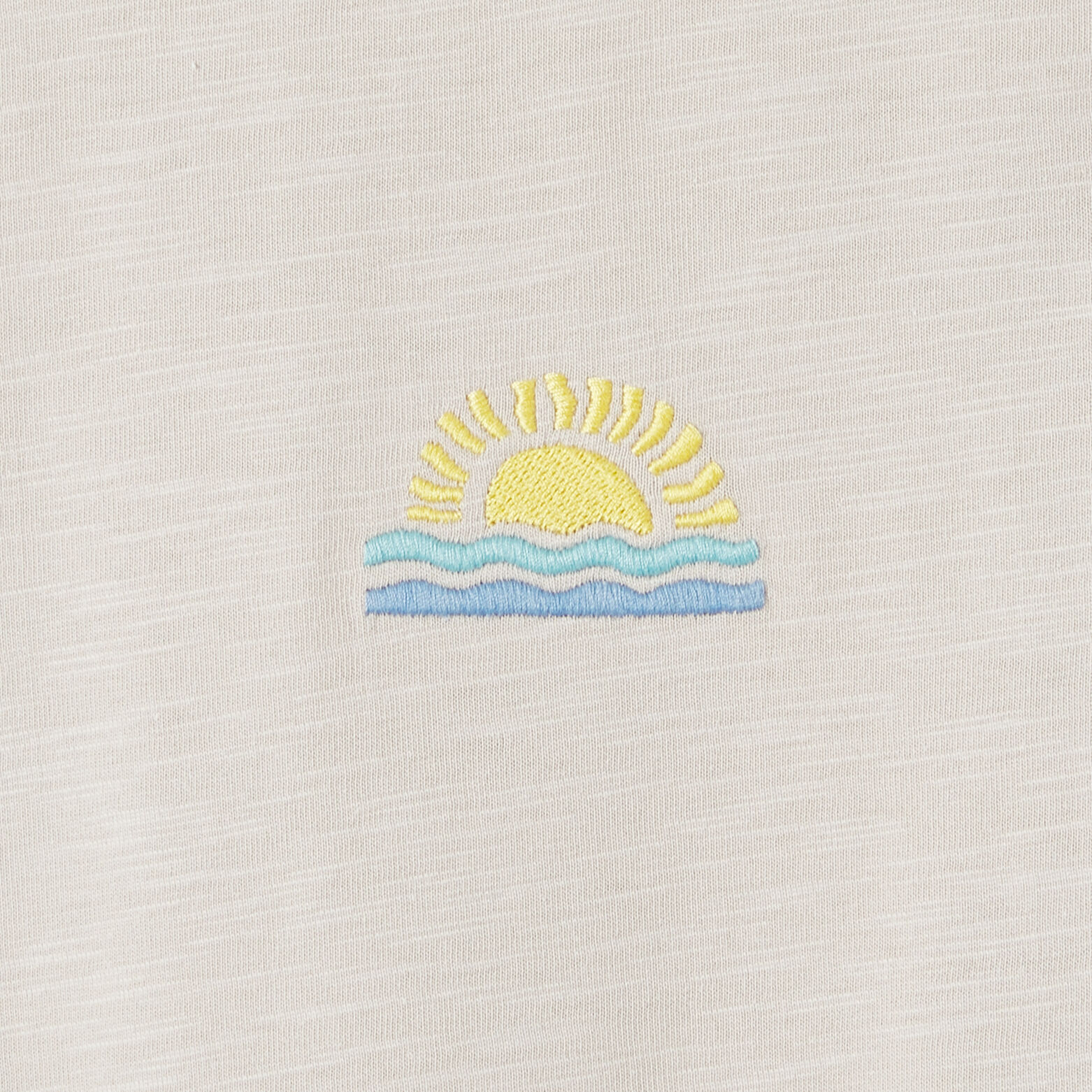 Tee shirt mati&egrave;re flamm&eacute;e broderie poitrine