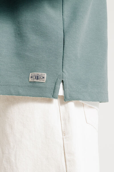 Tee shirt manches longues mati&egrave;re reli&eacute;f&eacute;e