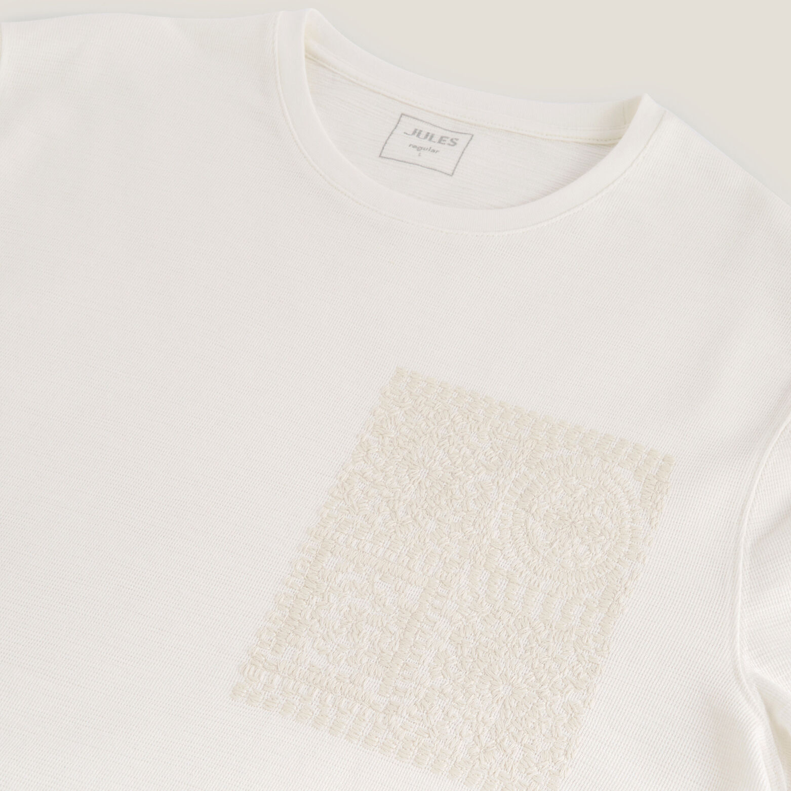 Tee shirt mati&egrave;re reli&eacute;f&eacute;e d&eacute;tail macram&eacute;