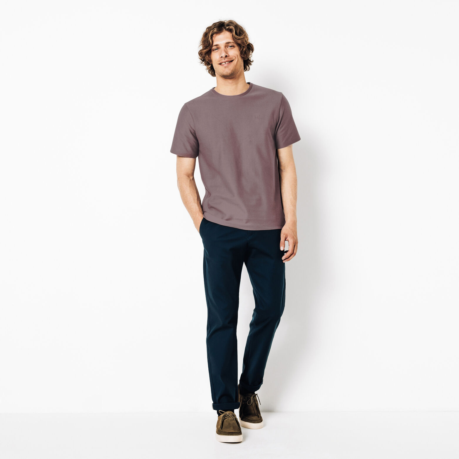 Tee shirt brod&eacute; mati&egrave;re reli&eacute;f&eacute;e