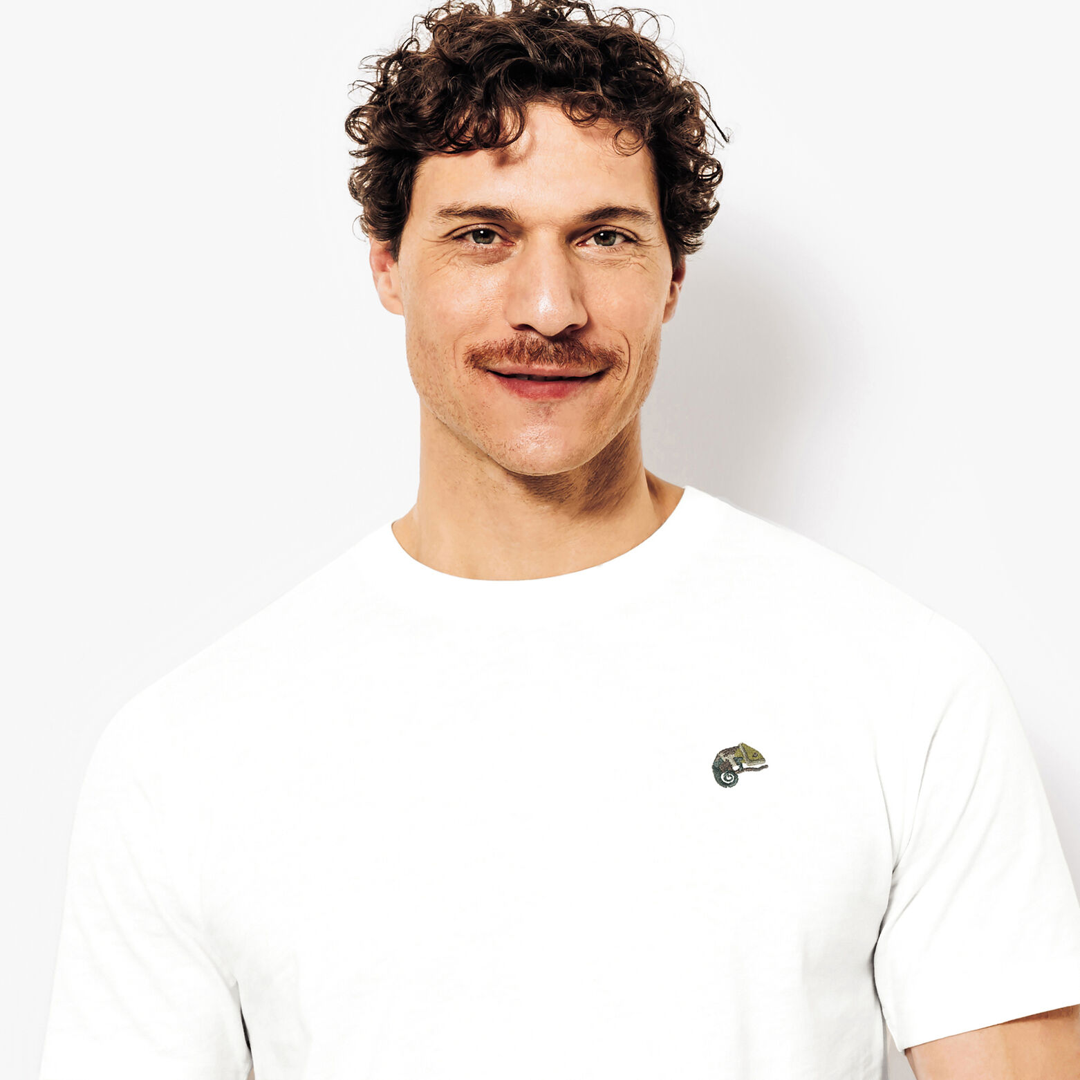 Tee shirt mati&egrave;re flamm&eacute;e broderie poitrine