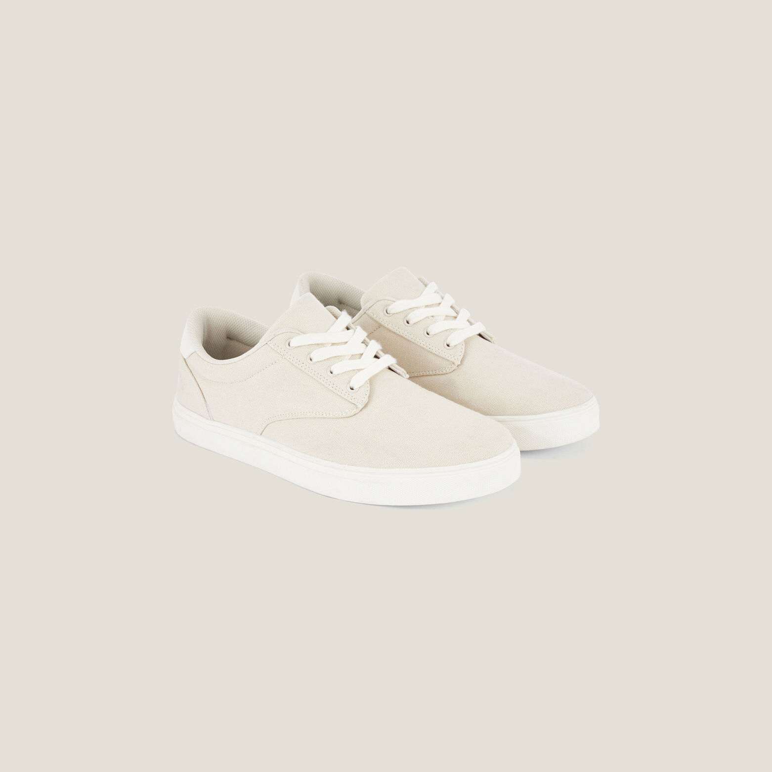 Lage stoffen sneakers