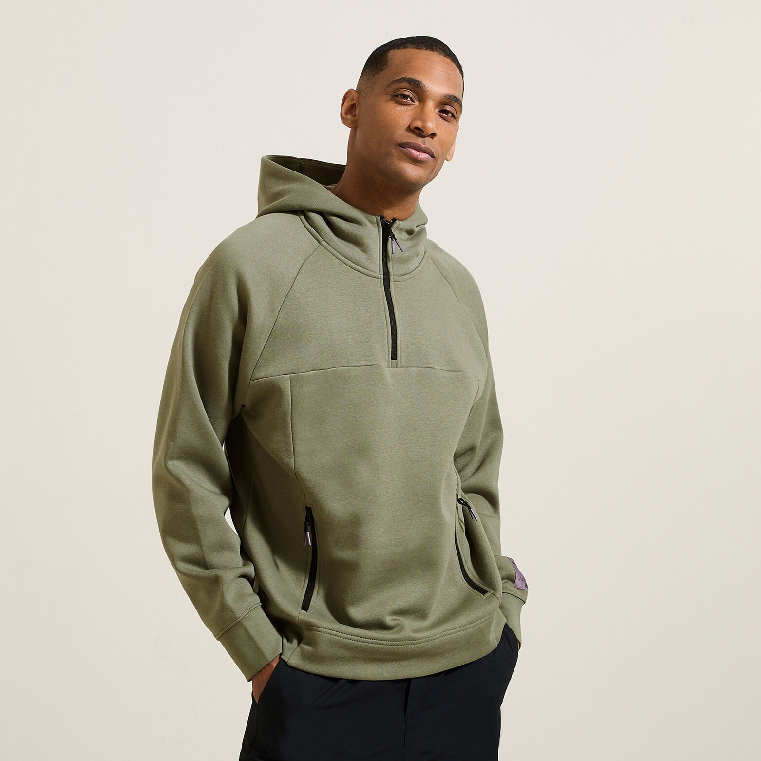 Sweat &agrave; capuche mati&egrave;re technique