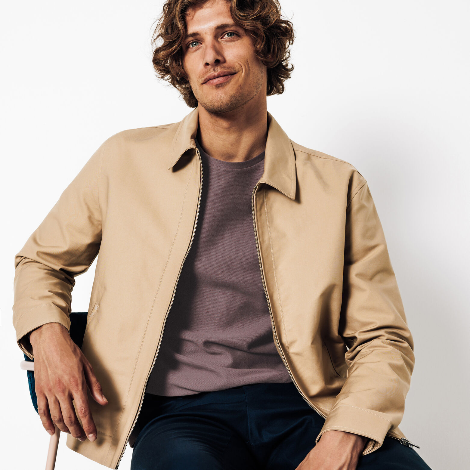 Tee shirt brod&eacute; mati&egrave;re reli&eacute;f&eacute;e