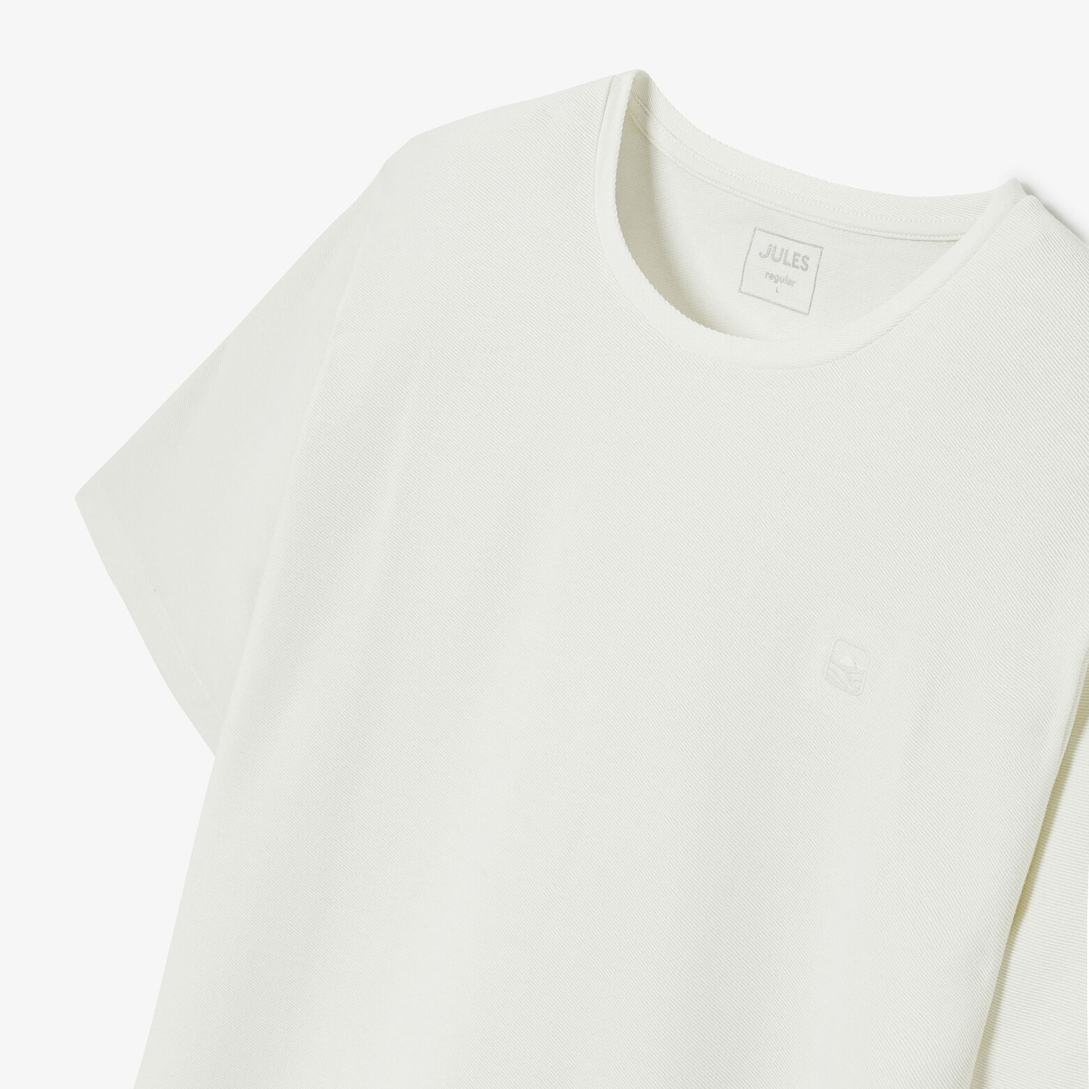 Tee shirt brod&eacute; mati&egrave;re reli&eacute;f&eacute;e