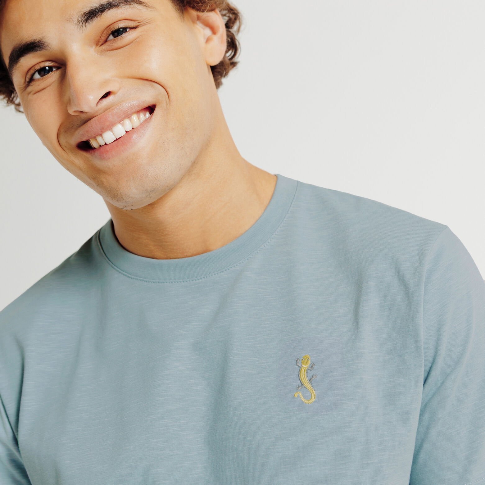 Tee shirt mati&egrave;re flamm&eacute;e broderie poitrine