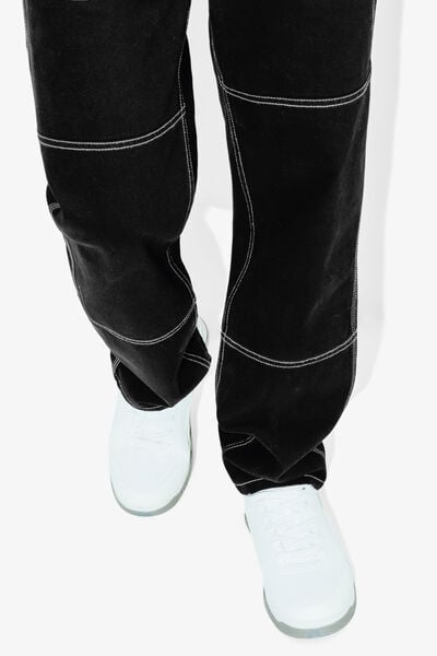 Jean loose &agrave; d&eacute;coupes