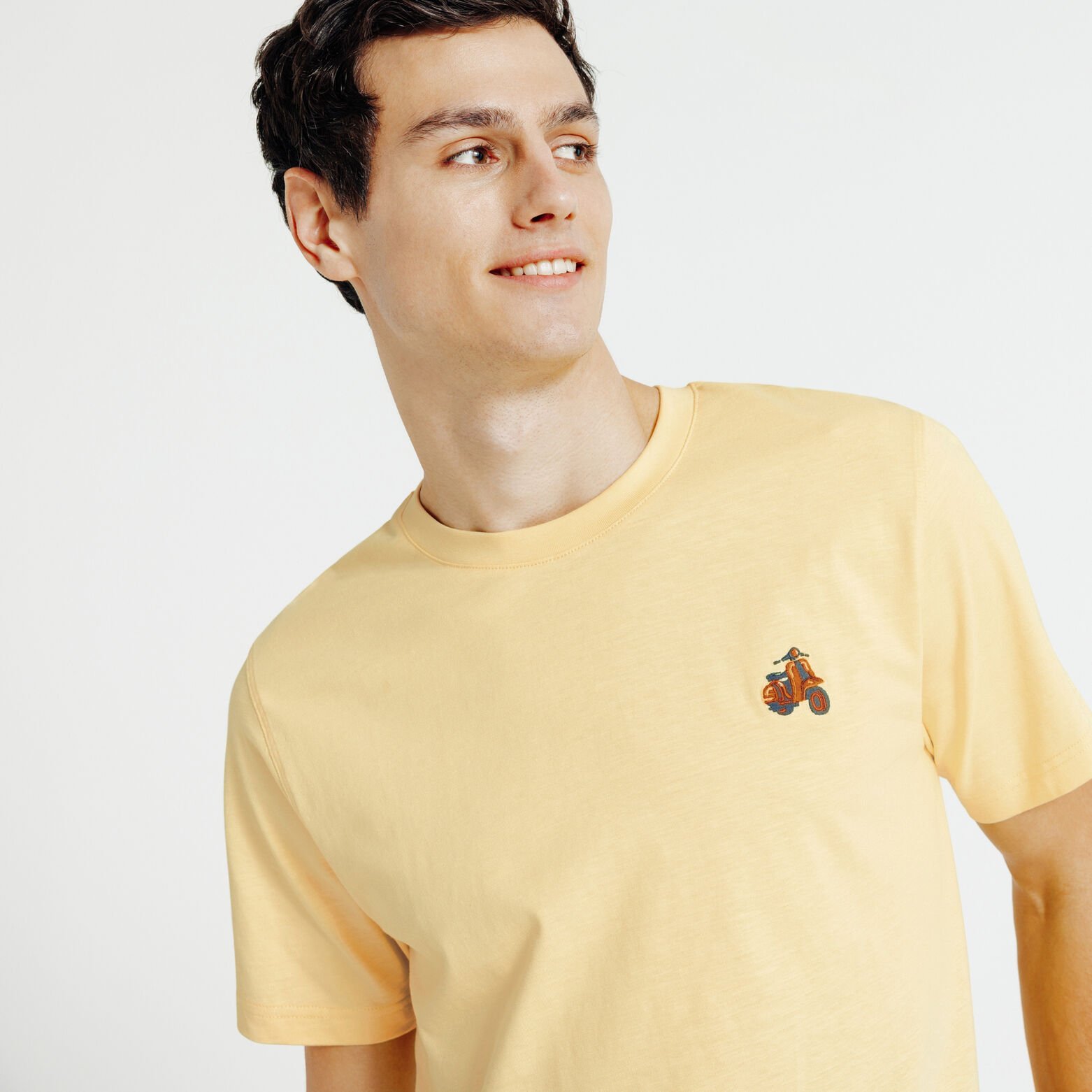 Tee shirt mati&egrave;re flamm&eacute;e broderie poitrine