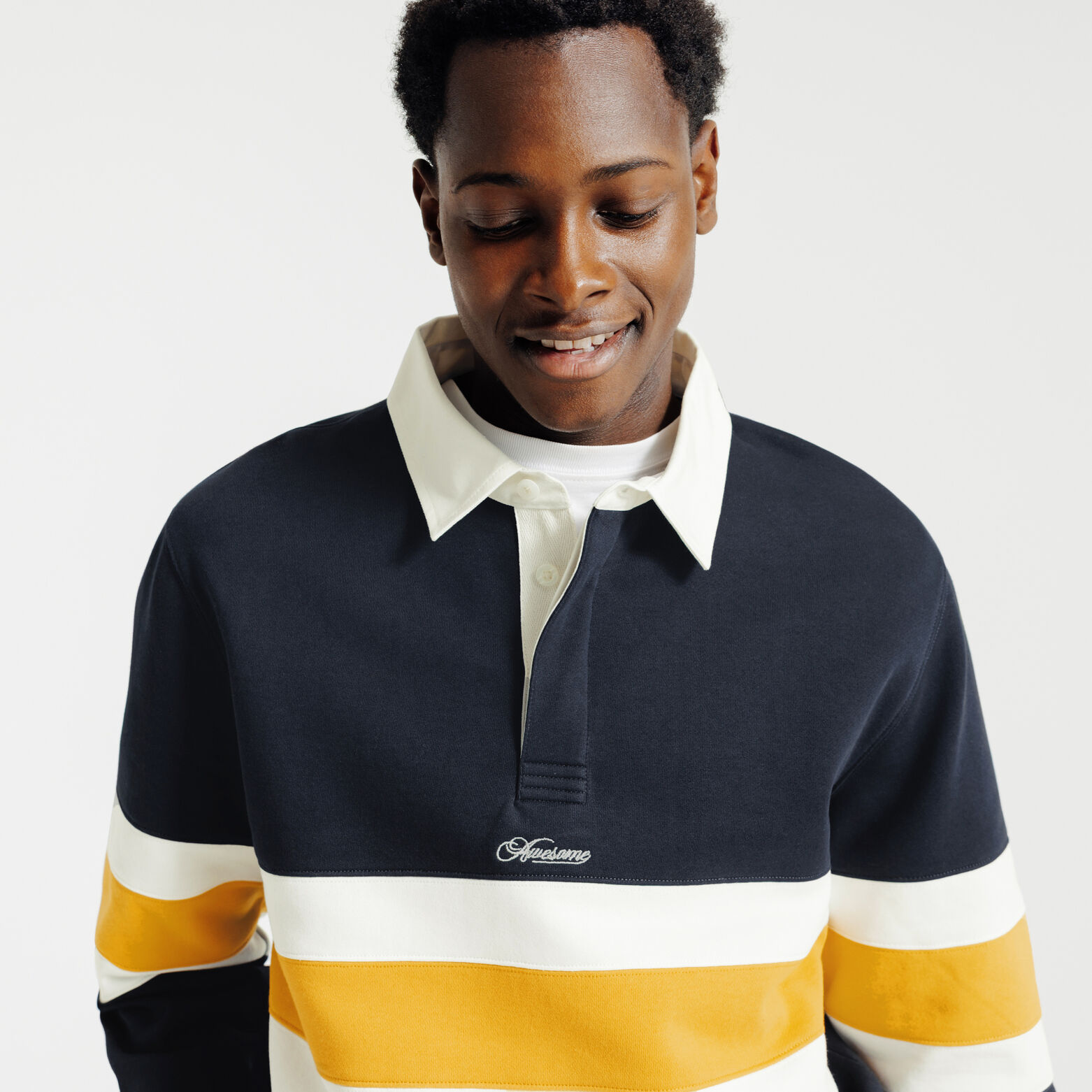 Sweat col polo contrast&eacute; animation