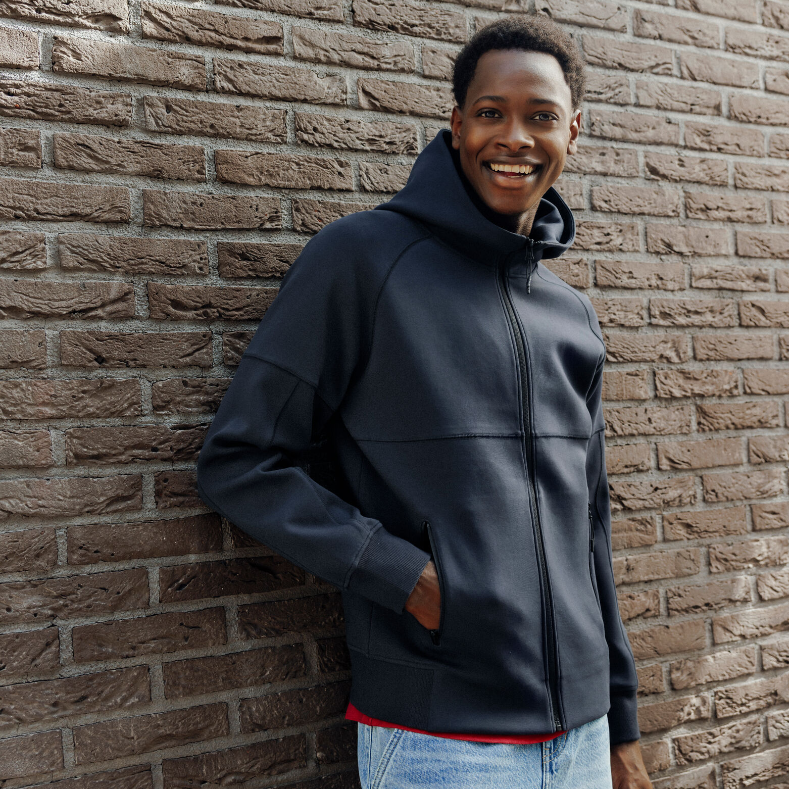 Veste capuche zipp&eacute;e