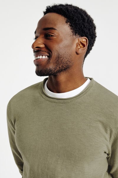 Pull col rond finition roulott&eacute;e