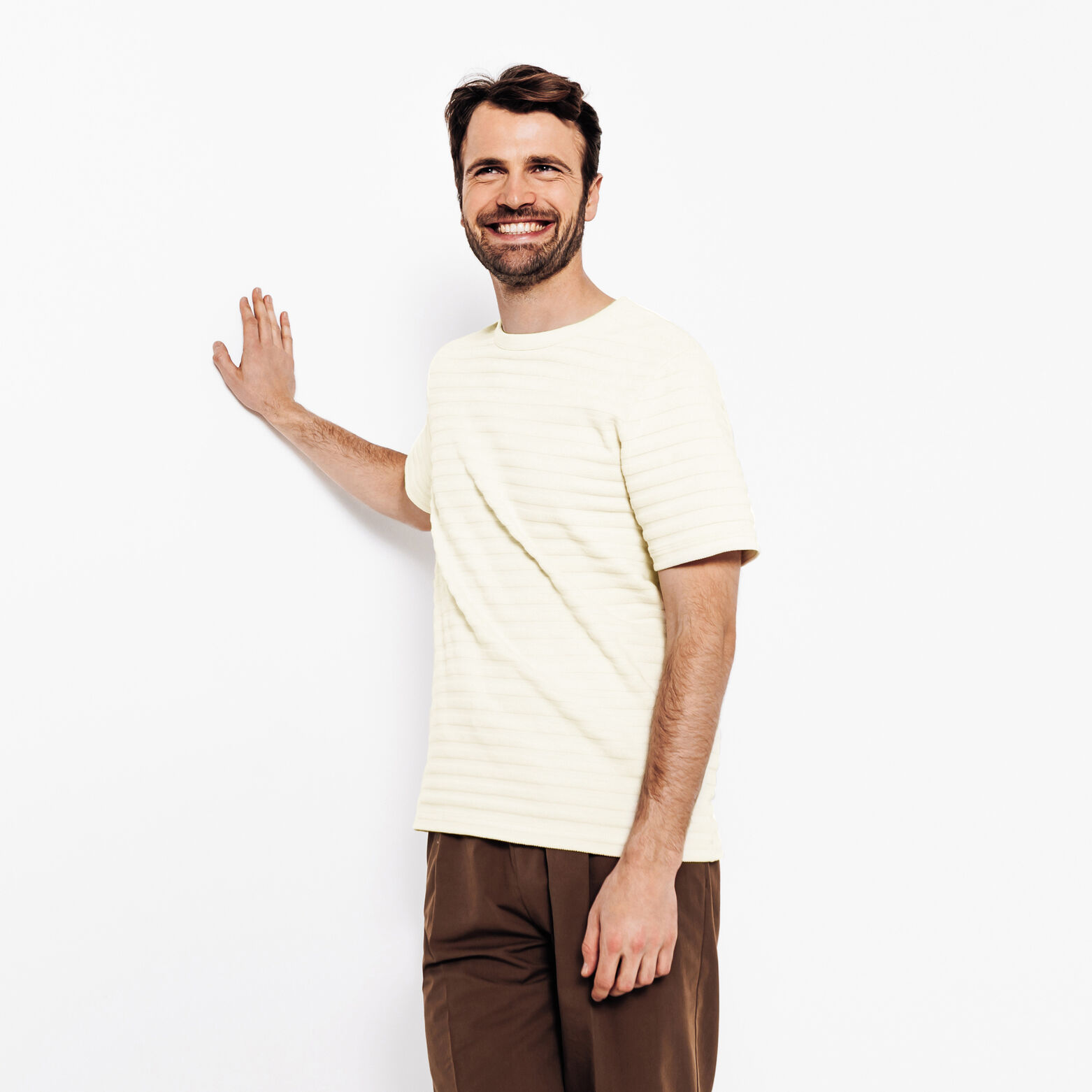 Tee shirt mati&egrave;re reli&eacute;f&eacute;e col rond