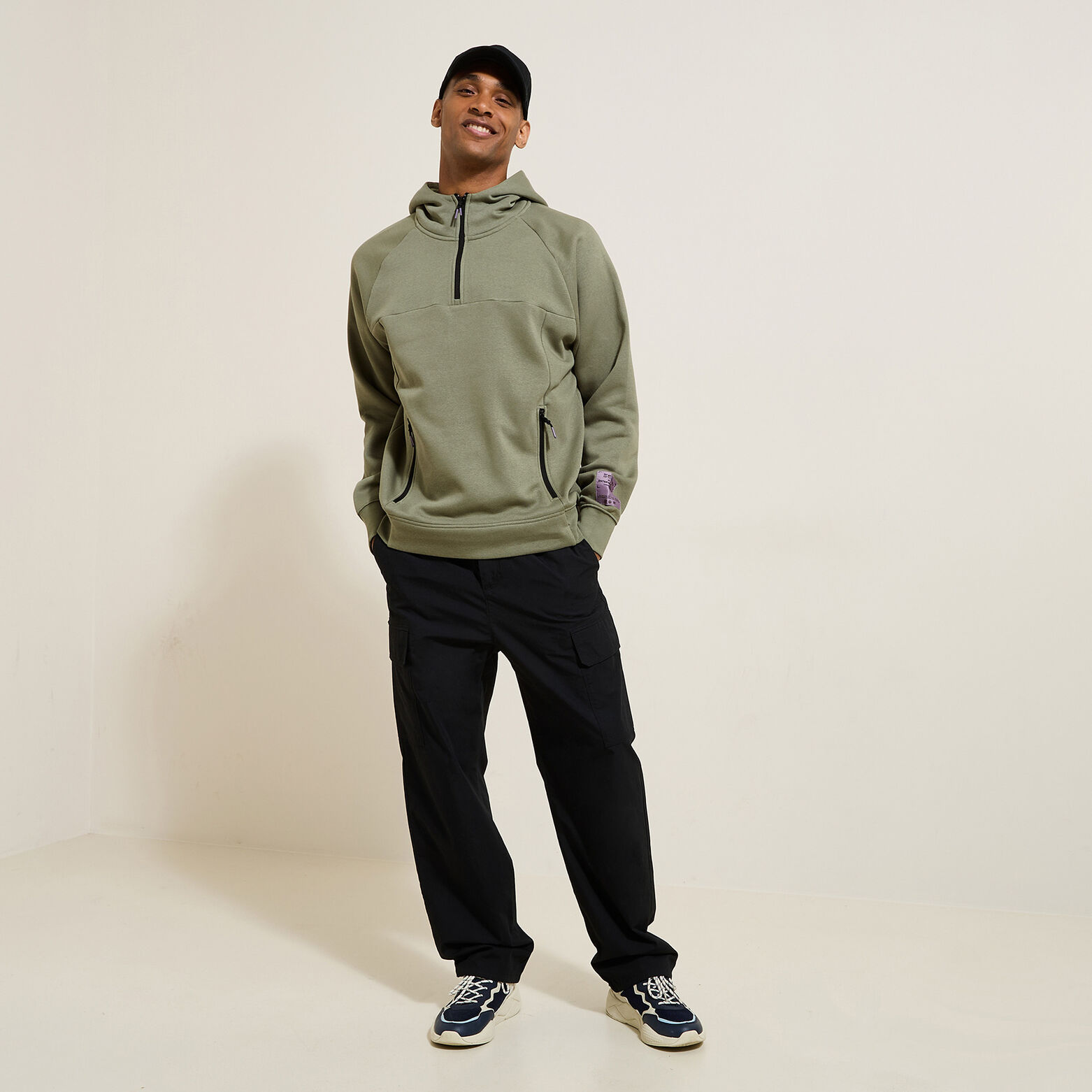 Sweat &agrave; capuche mati&egrave;re technique