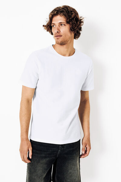 Tee shirt brod&eacute; mati&egrave;re reli&eacute;f&eacute;e