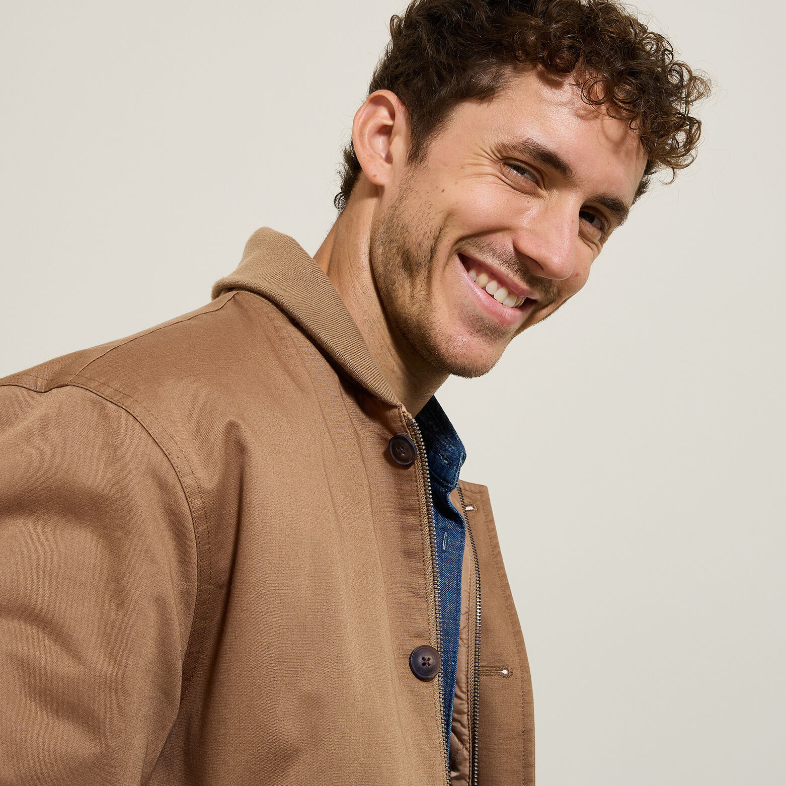 Blouson col ch&acirc;le boutonn&eacute;