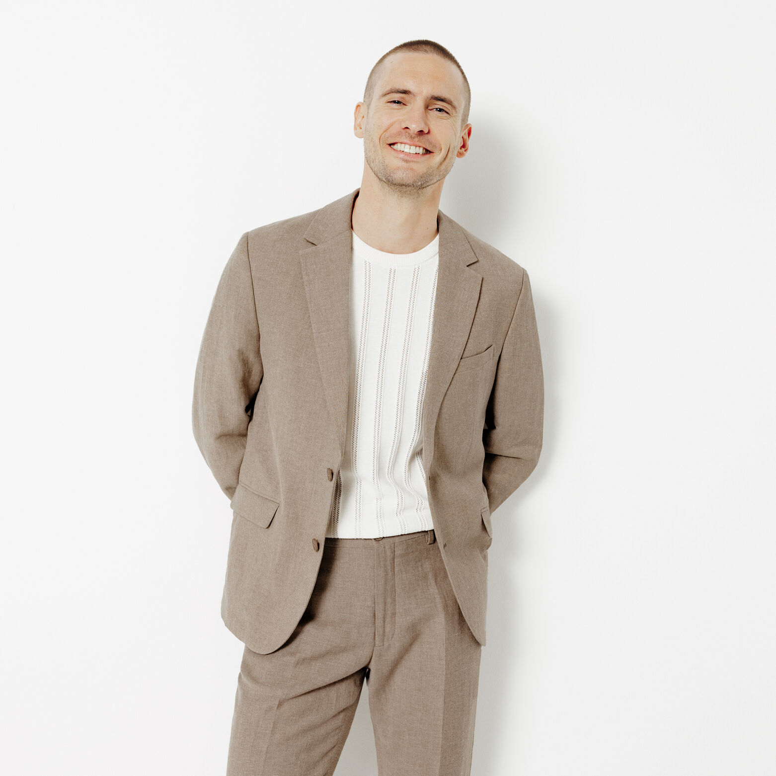 Veste de costume contenant du lin