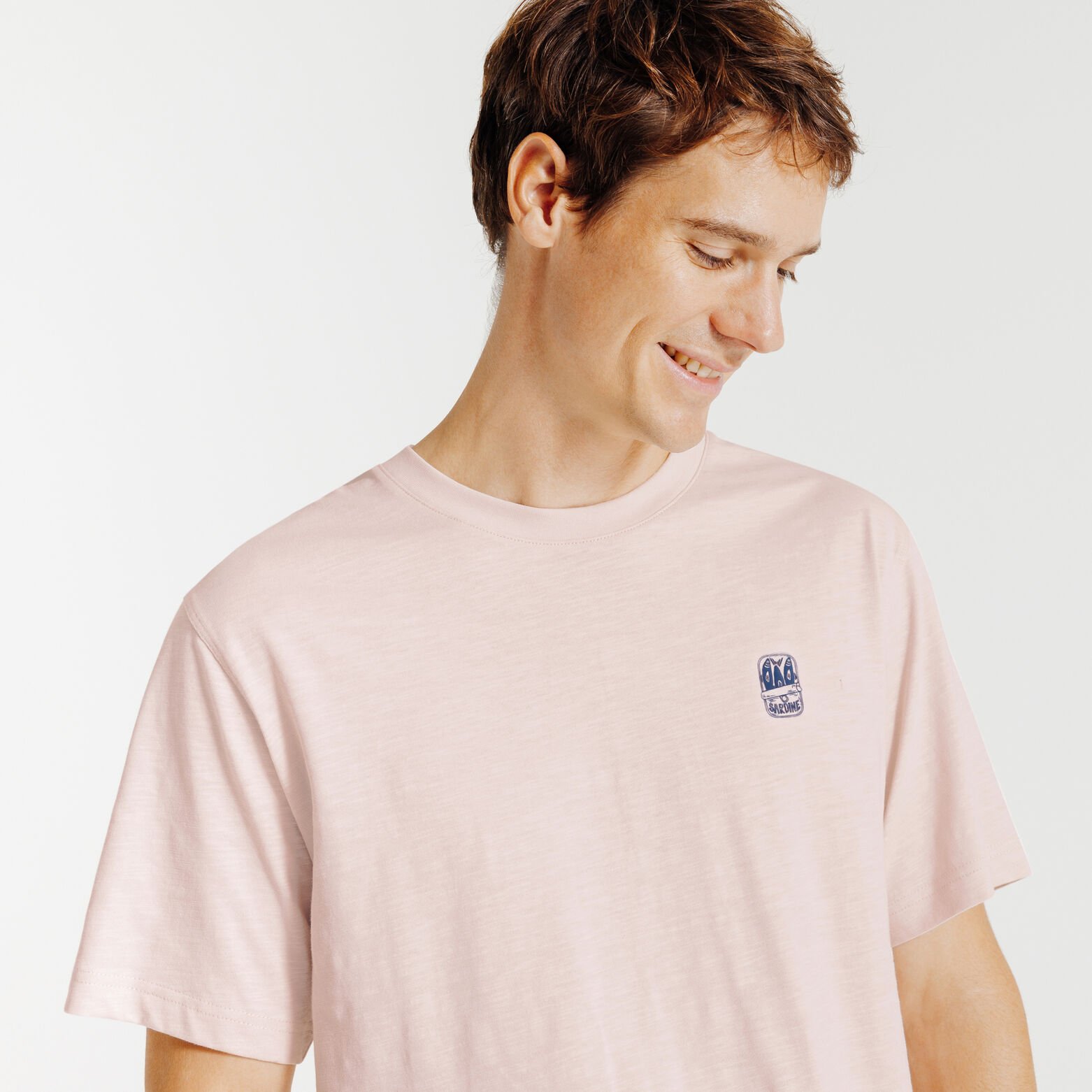 T-shirt in gevlamde stof met borduursel op de bors