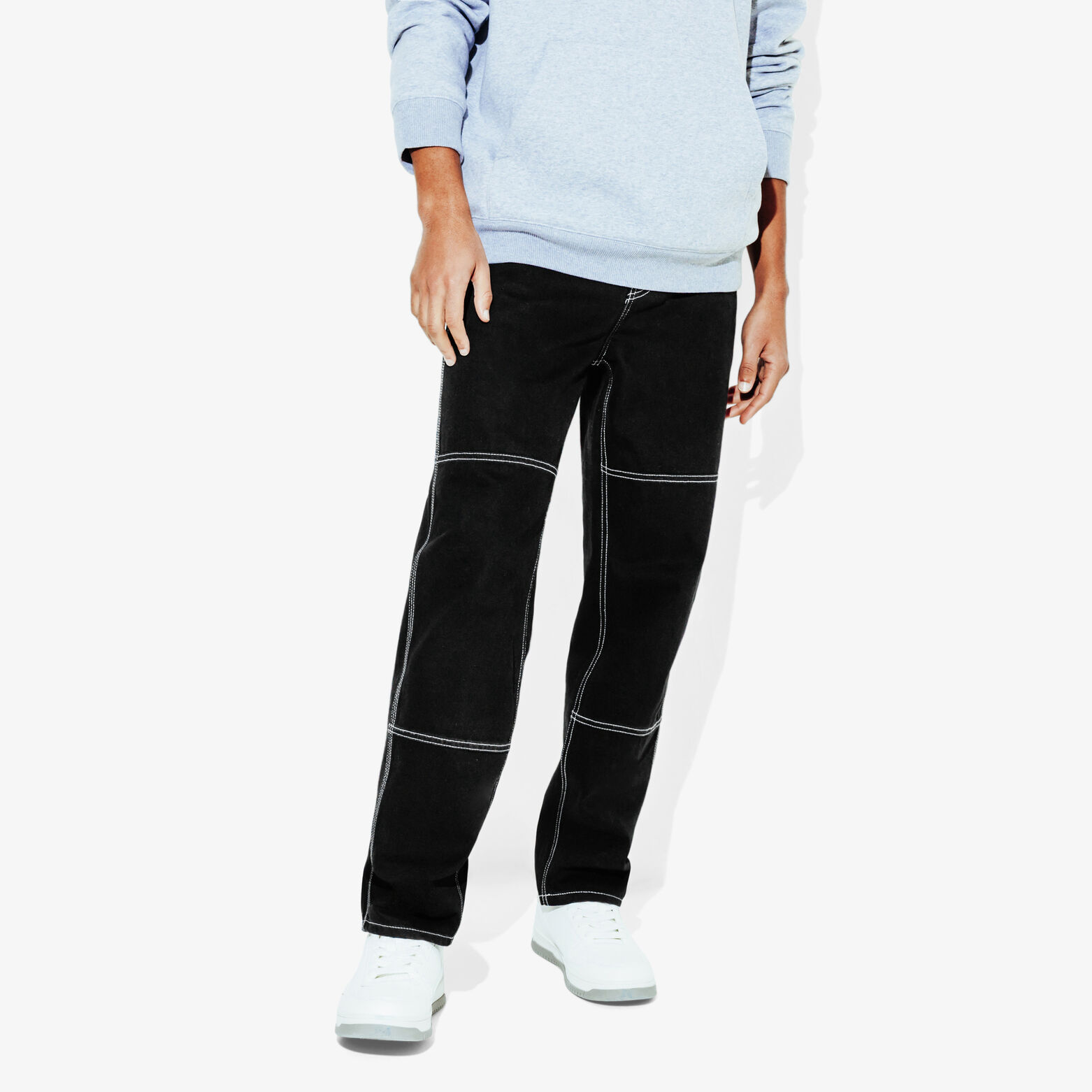 Jean loose &agrave; d&eacute;coupes