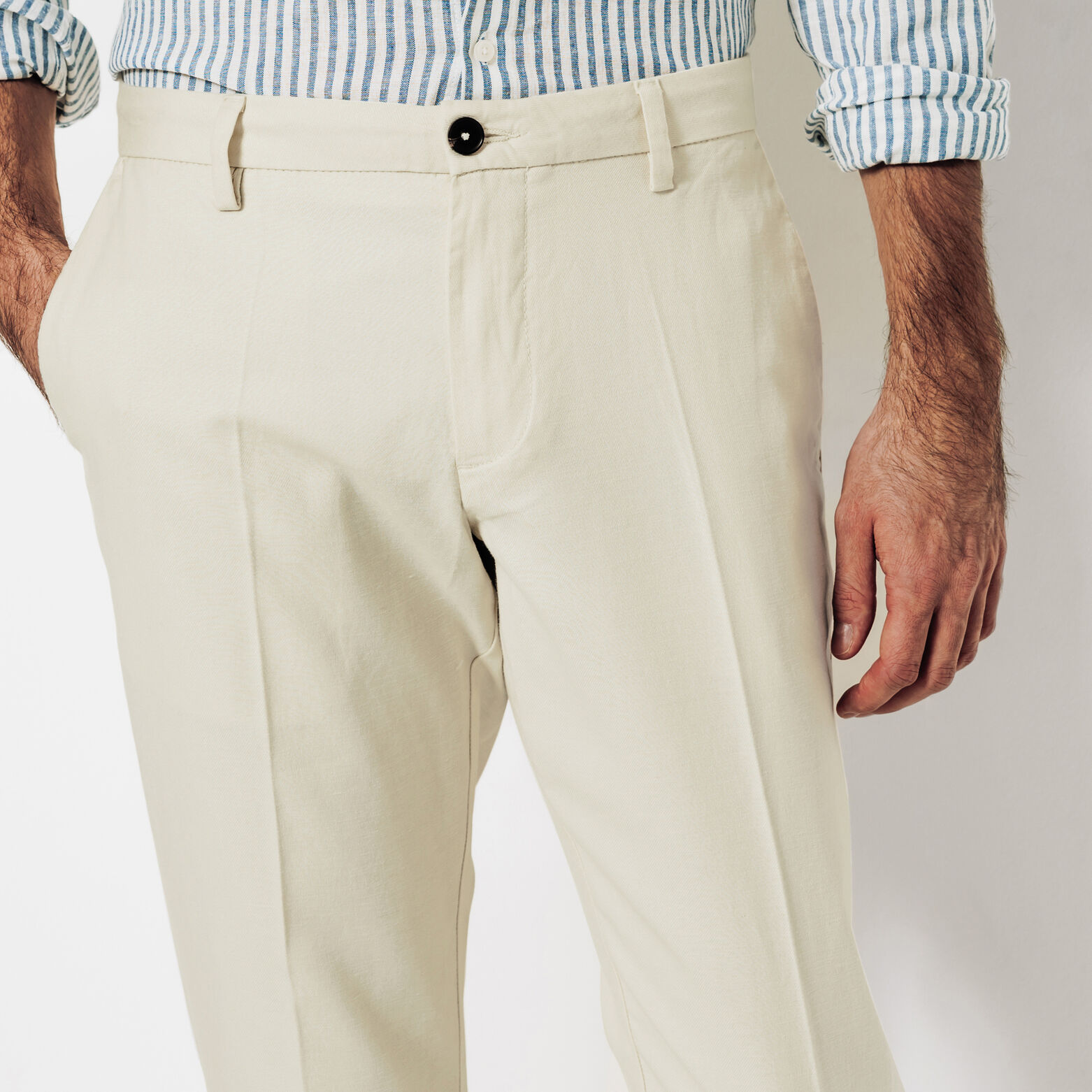 Regular fit chinobroek in katoen en linnen