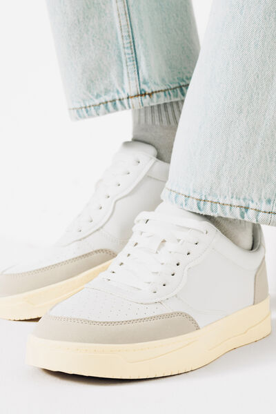 Baskets &eacute;paisses &agrave; lacets