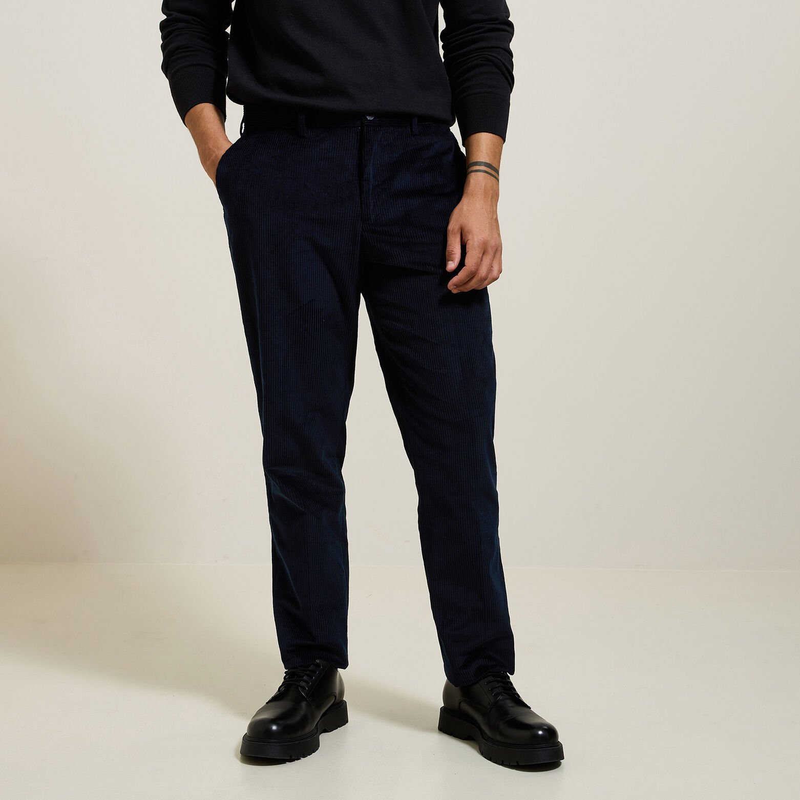 Pantalon de costume confort en velours c&ocirc;tel&eacute;