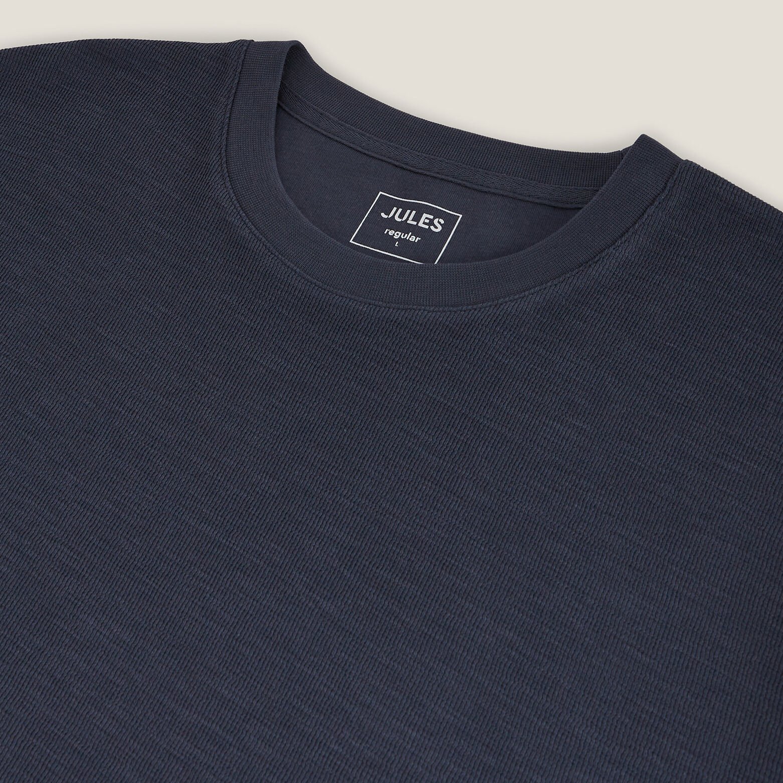 Tee shirt mati&egrave;re reli&eacute;f&eacute;e