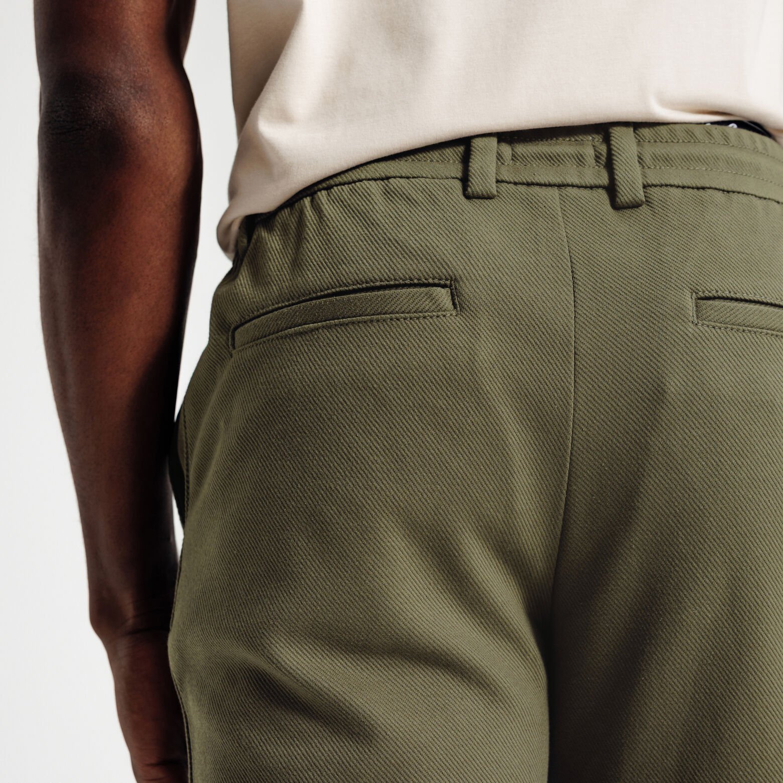 Pantalon chino tapered maille