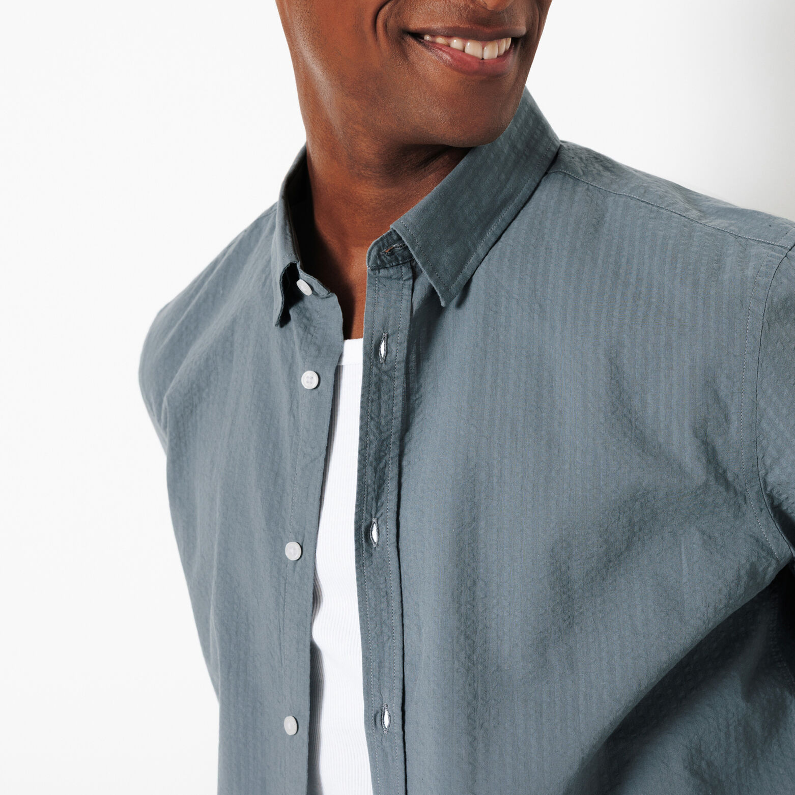 Chemise en coton seersucker unie