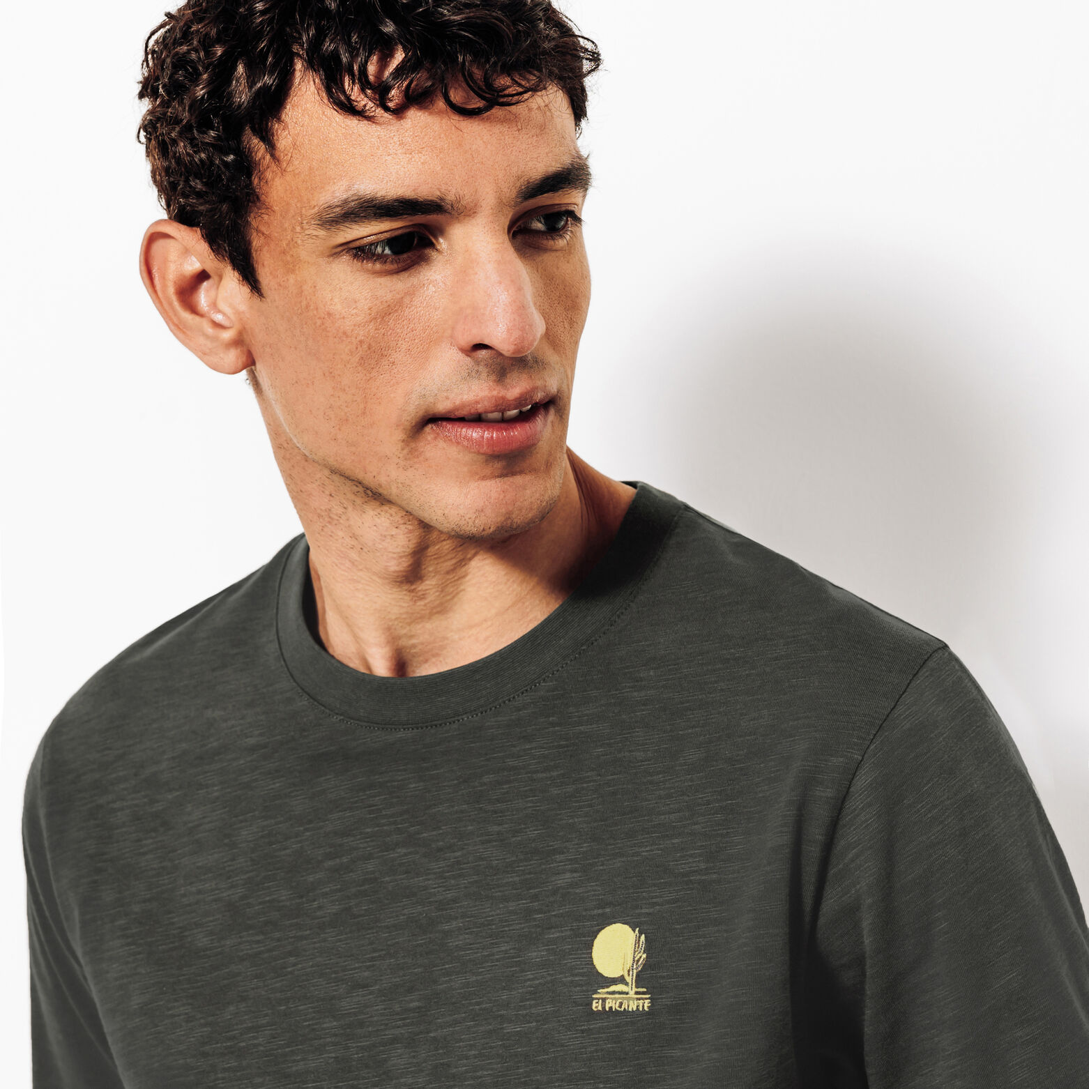 Tee shirt mati&egrave;re flamm&eacute;e broderie poitrine