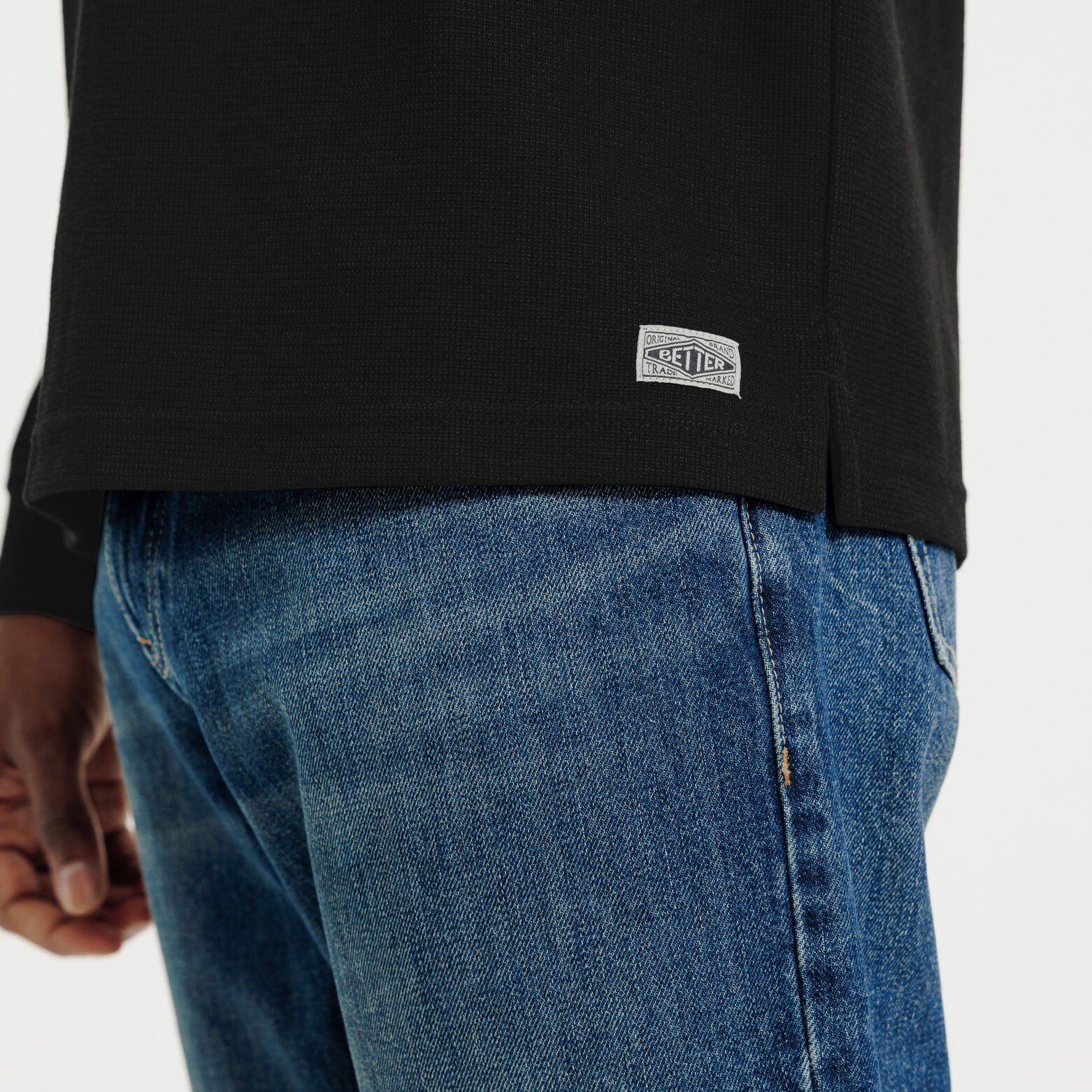 Tee shirt manches longues mati&egrave;re reli&eacute;f&eacute;e