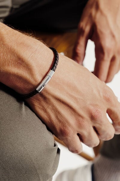 Bracelet tress&eacute;